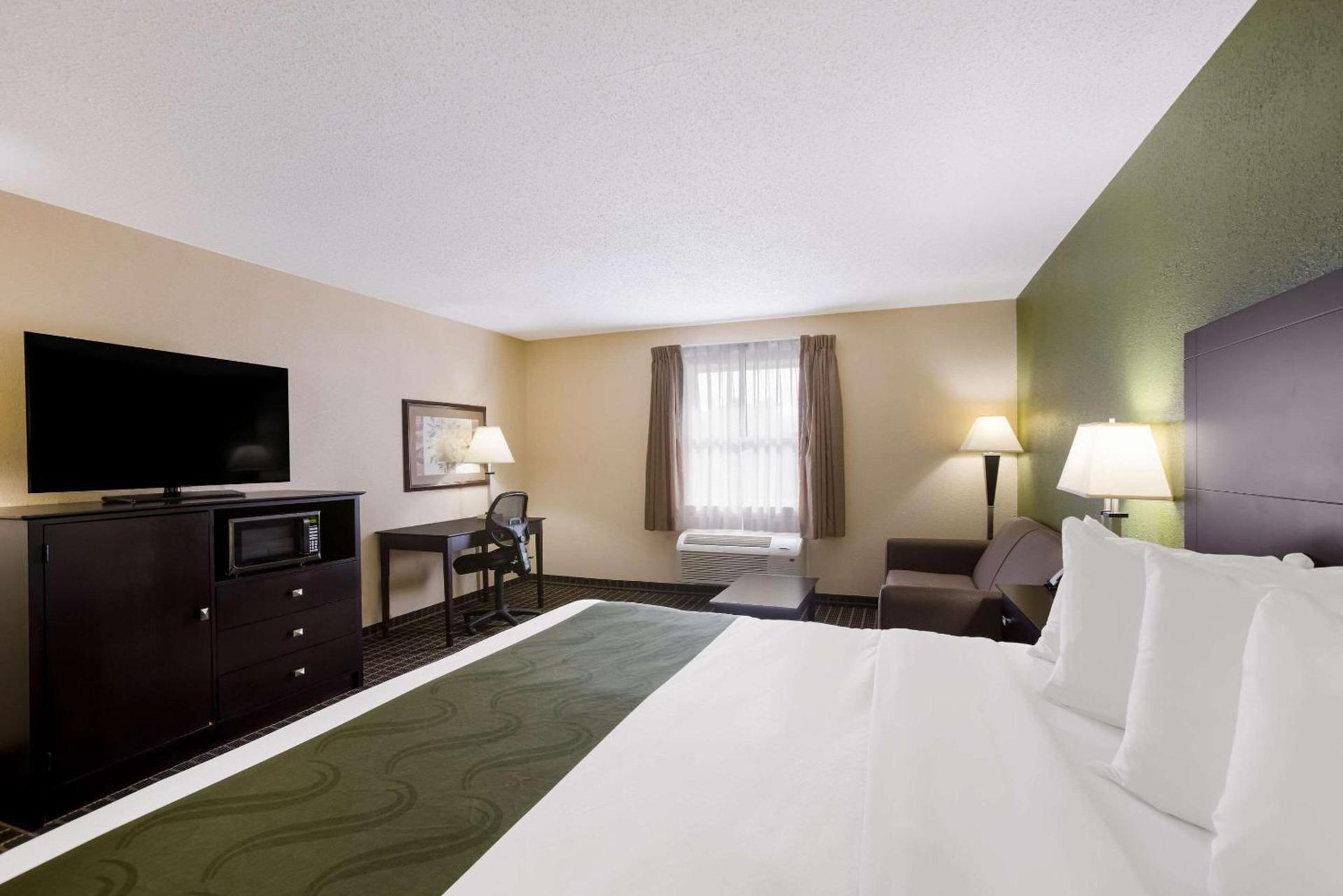 Quality Inn & Suites Big Rapids near University photo 9