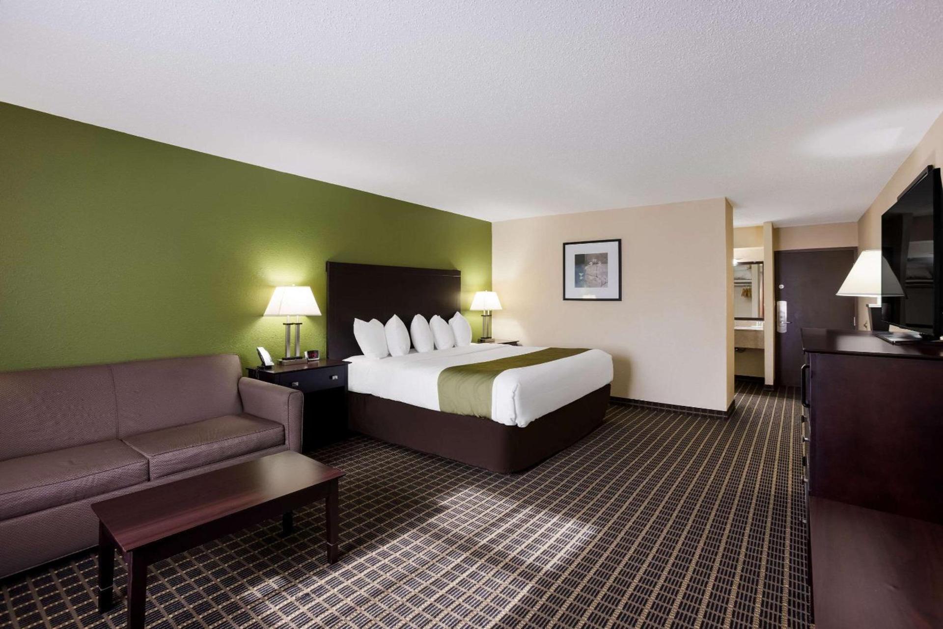 Quality Inn & Suites Big Rapids near University photo 10