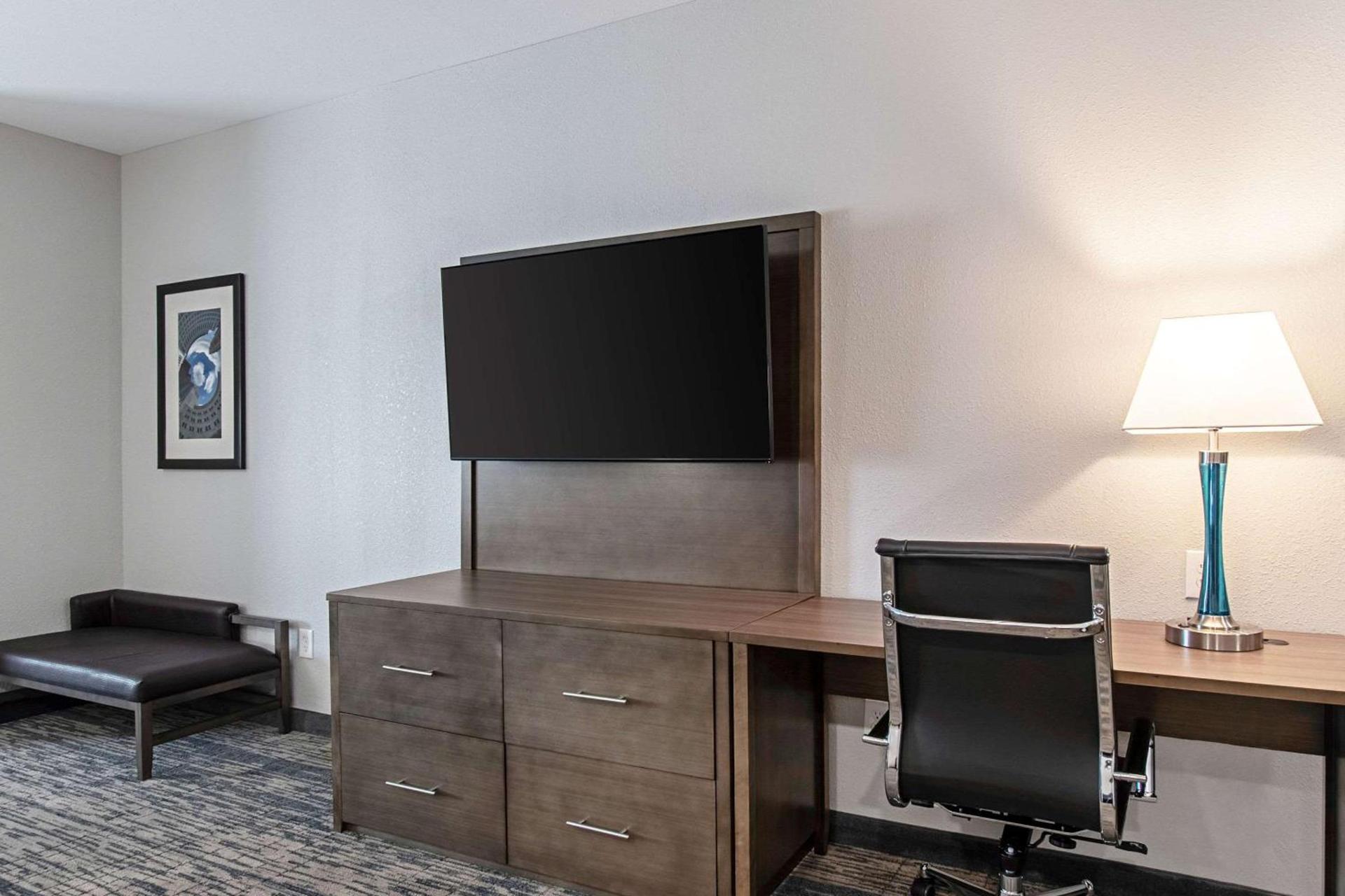 Comfort Suites Grove City - Columbus South photo 28