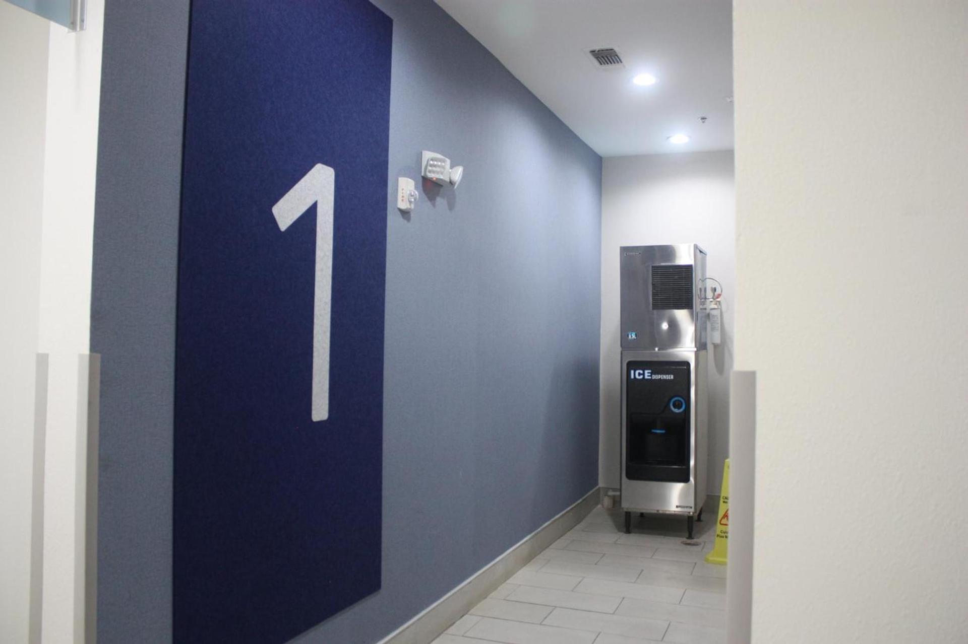 Holiday Inn Express Hotel & Suites Shamrock North by IHG photo 25