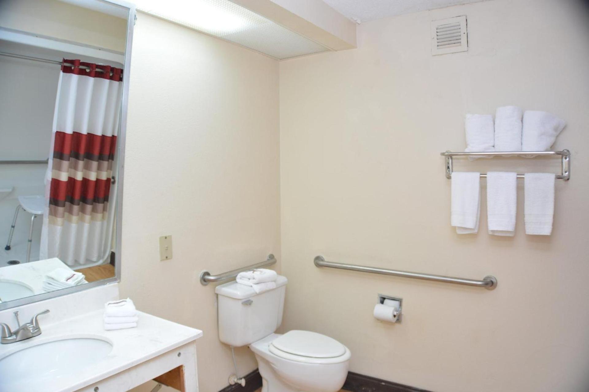 Red Roof Inn PLUS+ & Suites Chattanooga - Downtown photo 19