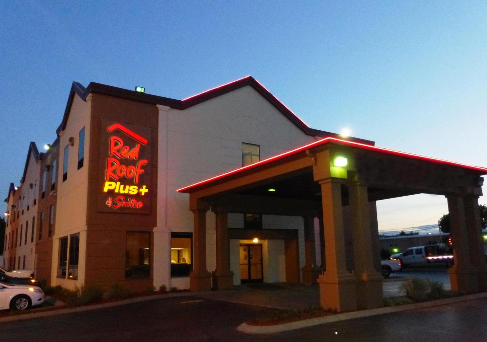 Red Roof Inn PLUS+ & Suites Chattanooga - Downtown photo 4