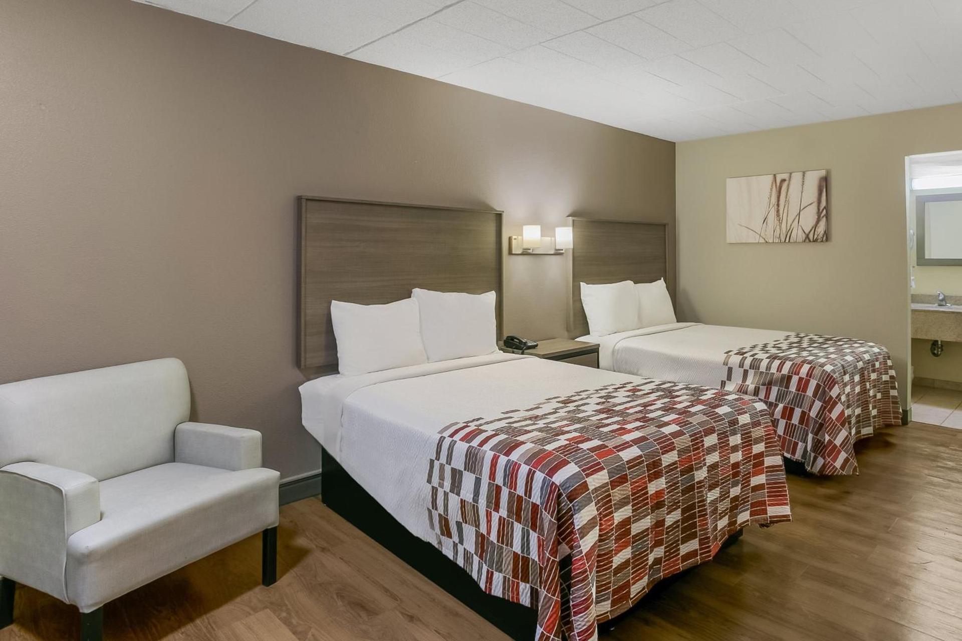 Red Roof Inn Baltimore photo 19