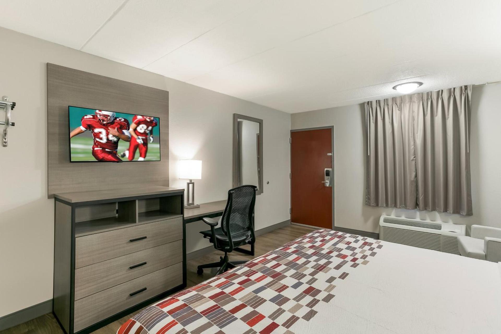 Red Roof Inn Baltimore photo 33