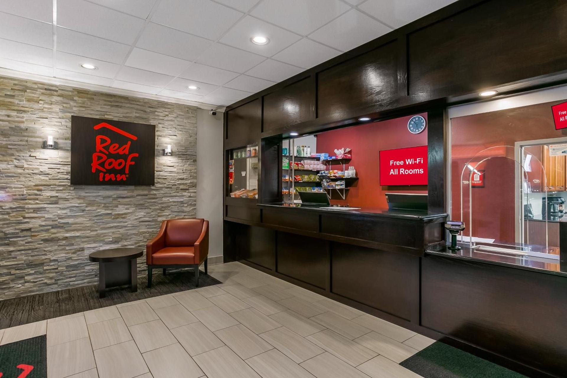 Red Roof Inn Baltimore photo 9