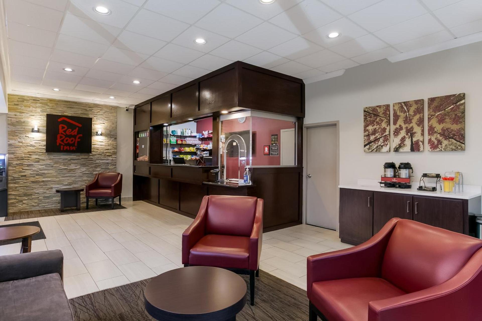 Red Roof Inn Baltimore photo 10
