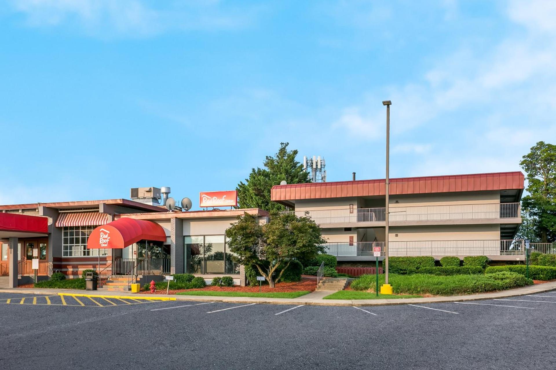 Red Roof Inn Baltimore photo 2