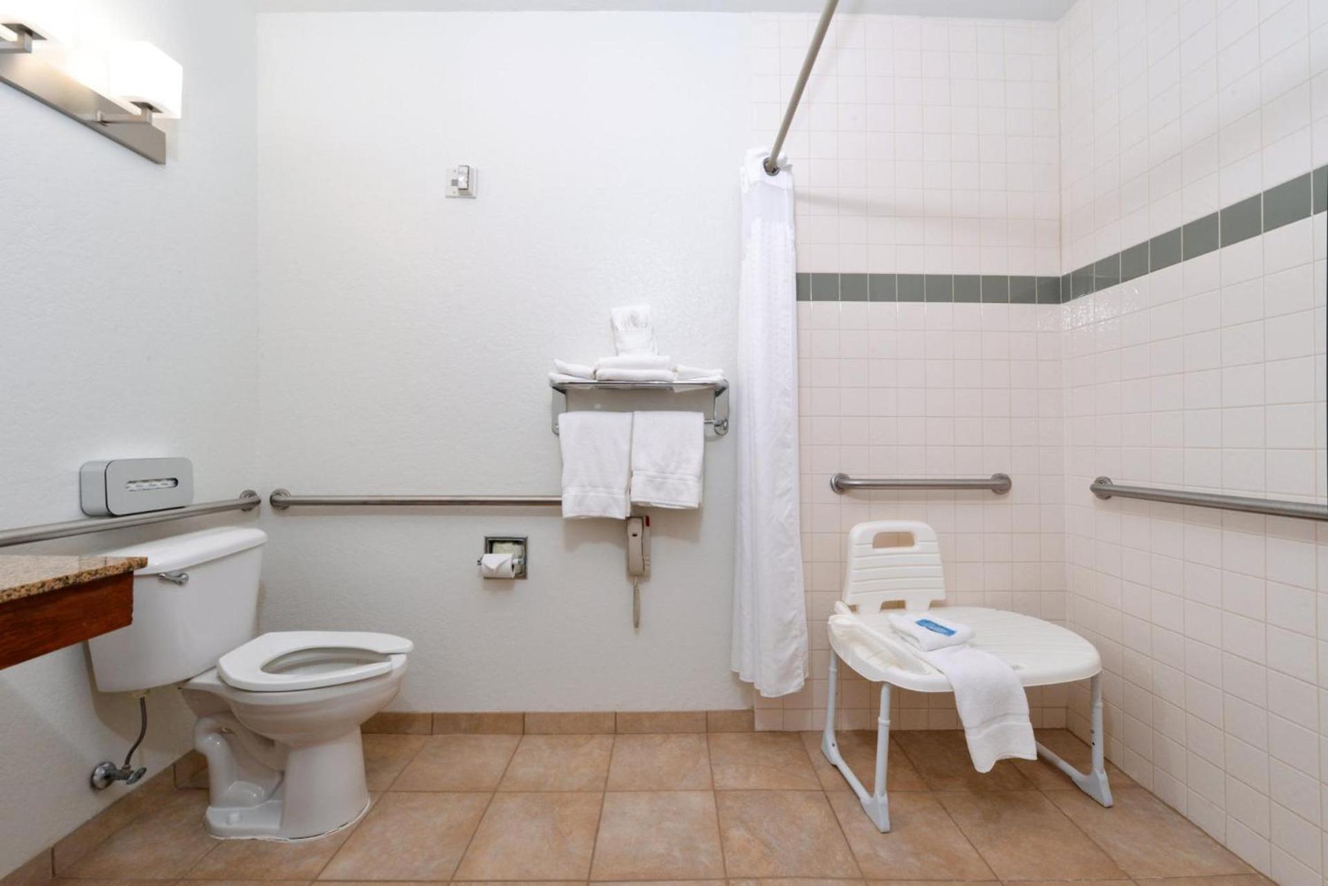 Holiday Inn Express Hotel & Suites Omaha West by IHG photo 30