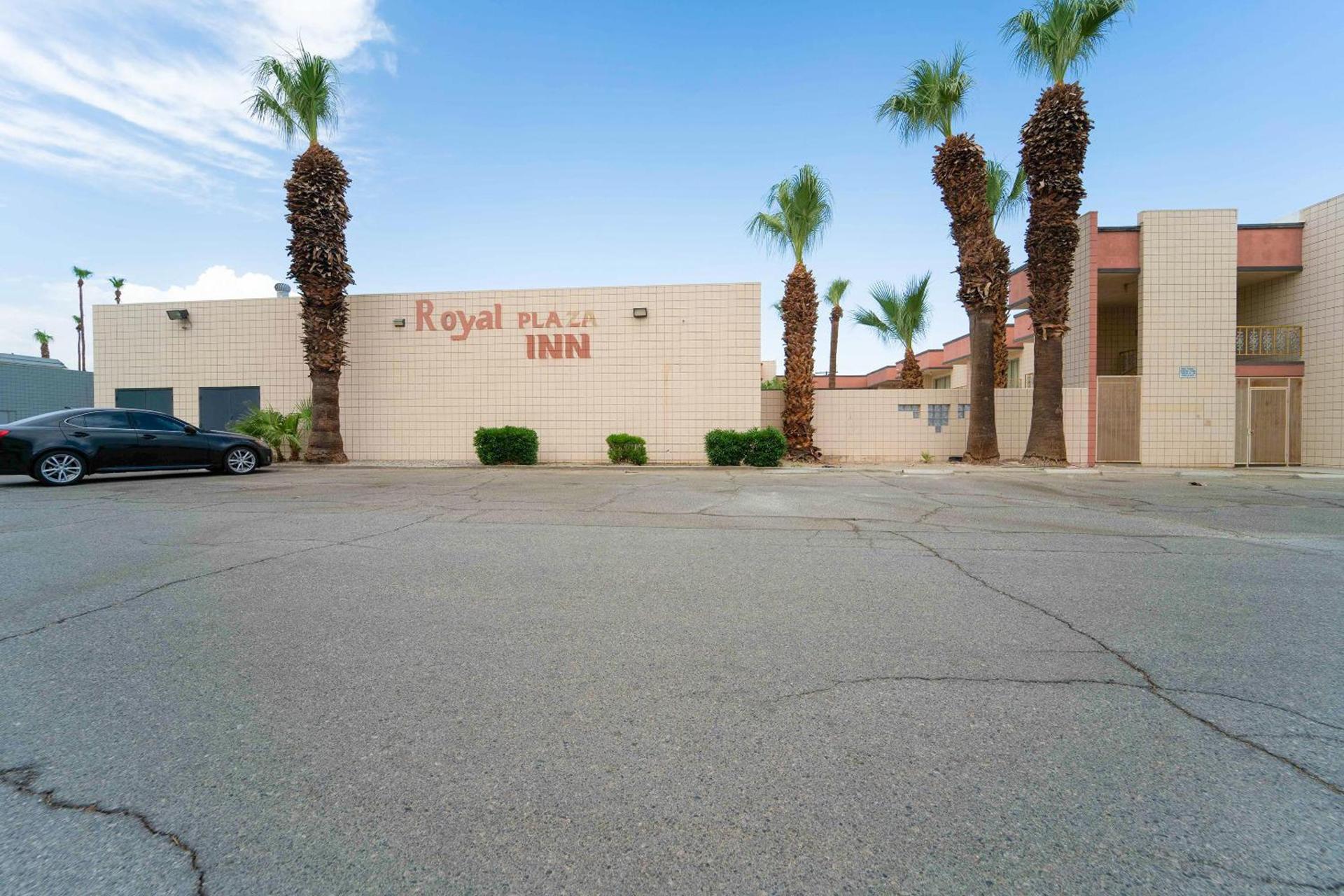 Royal Plaza Inn photo 12