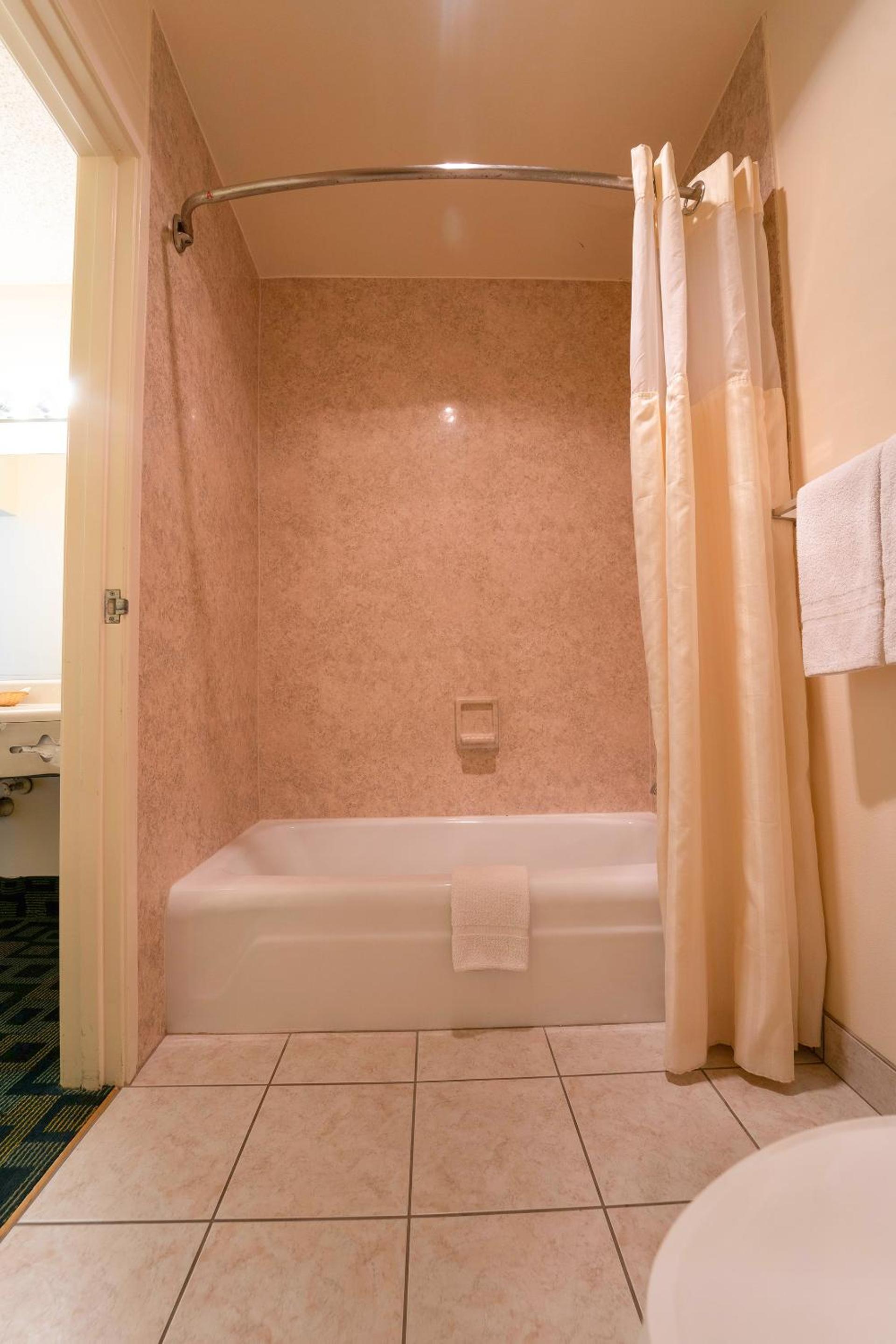 Royal Plaza Inn photo 70