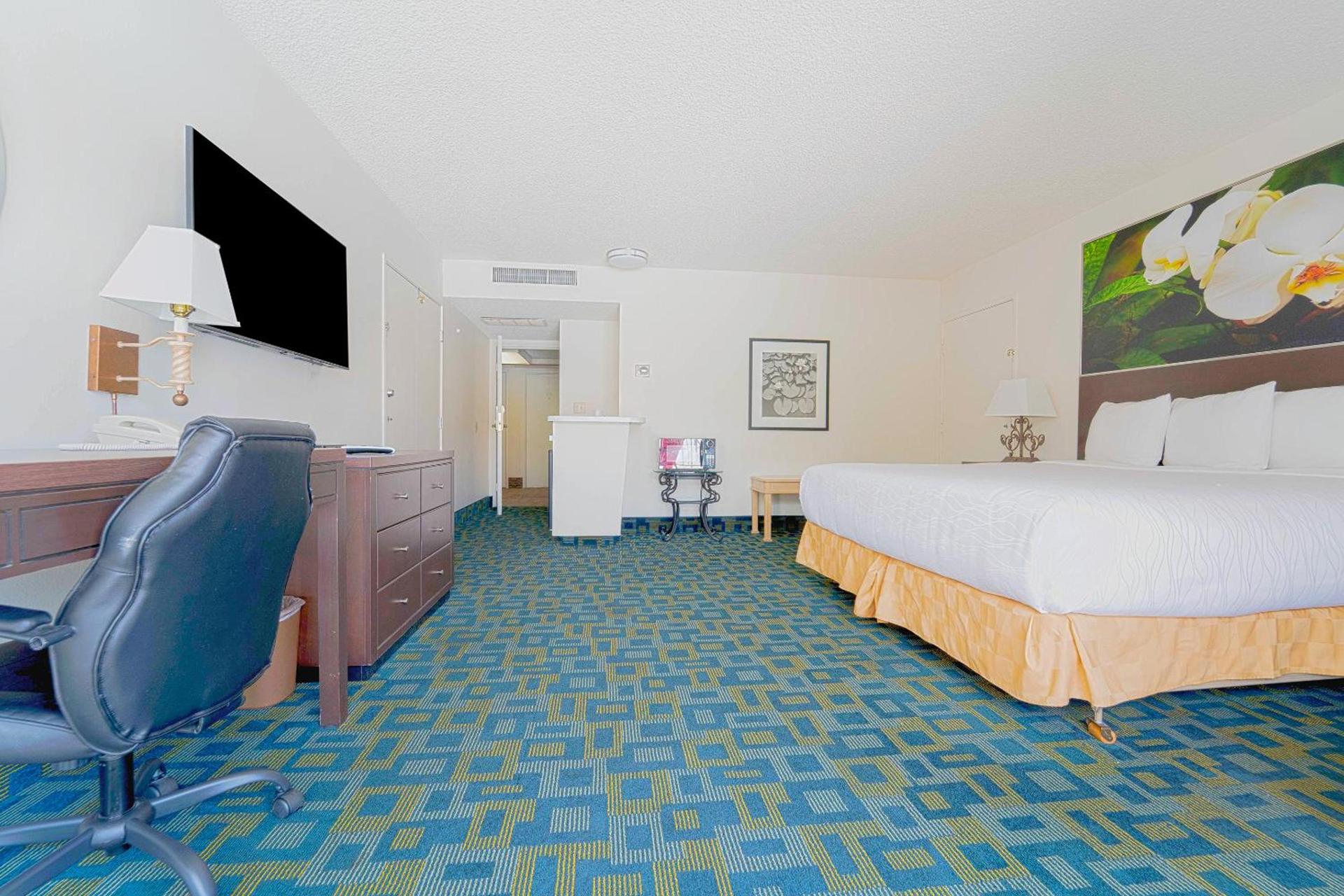 Royal Plaza Inn photo 41