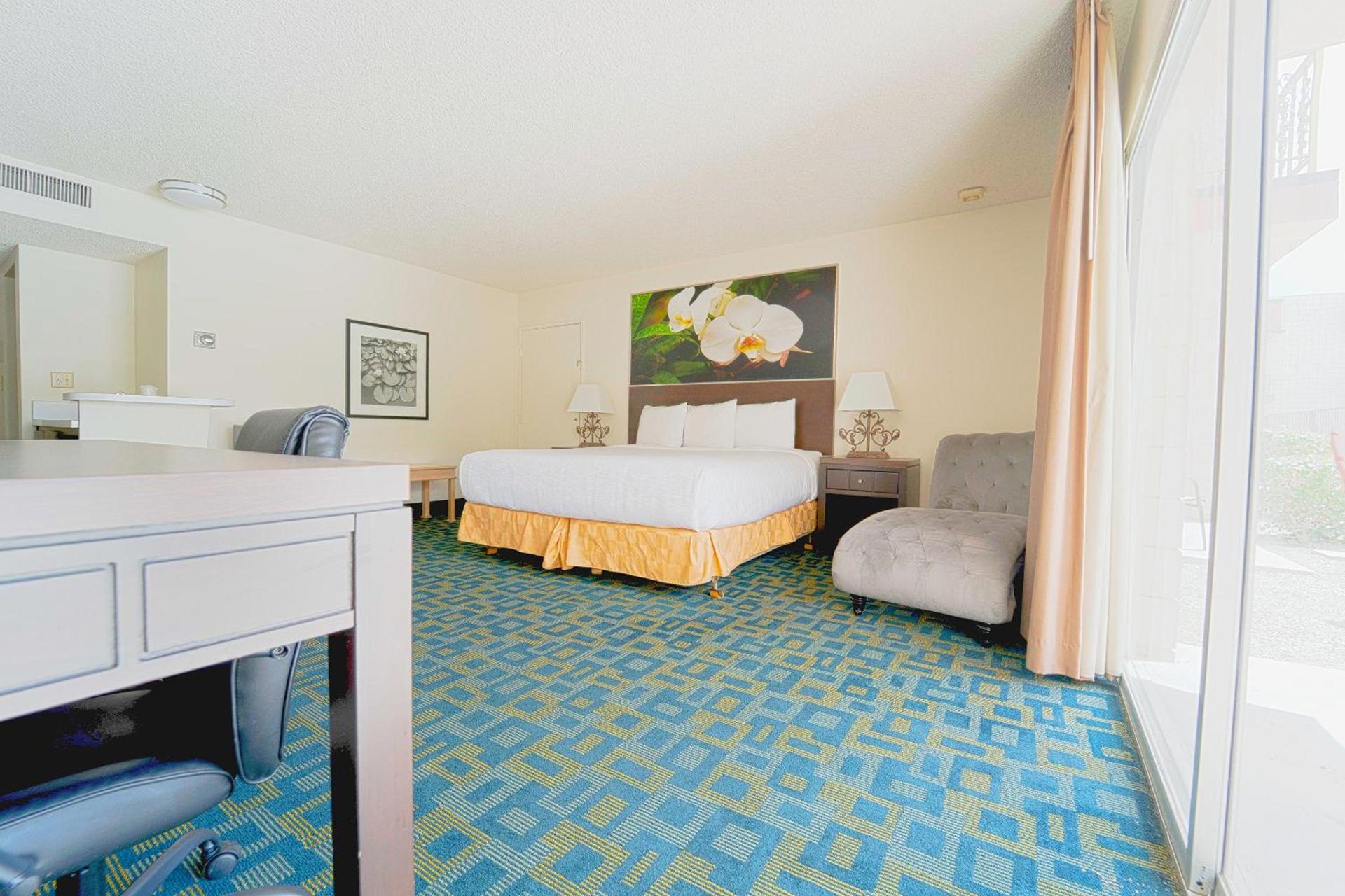 Royal Plaza Inn photo 13