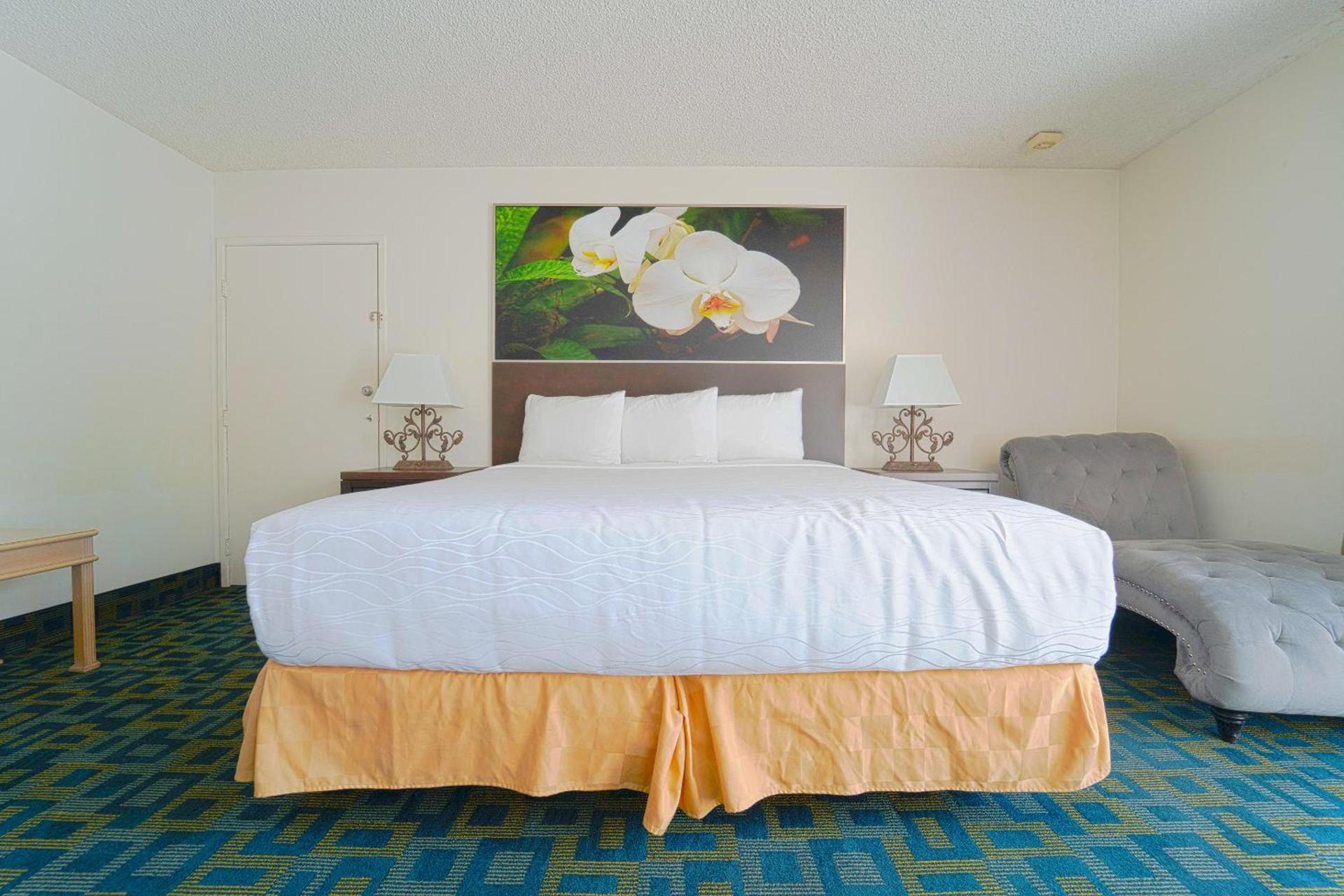 Royal Plaza Inn photo 4