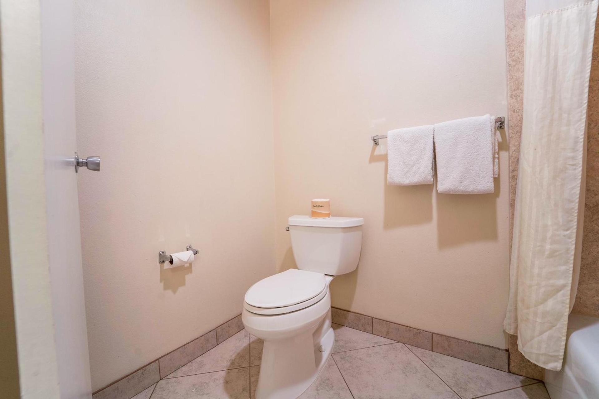 Royal Plaza Inn photo 71
