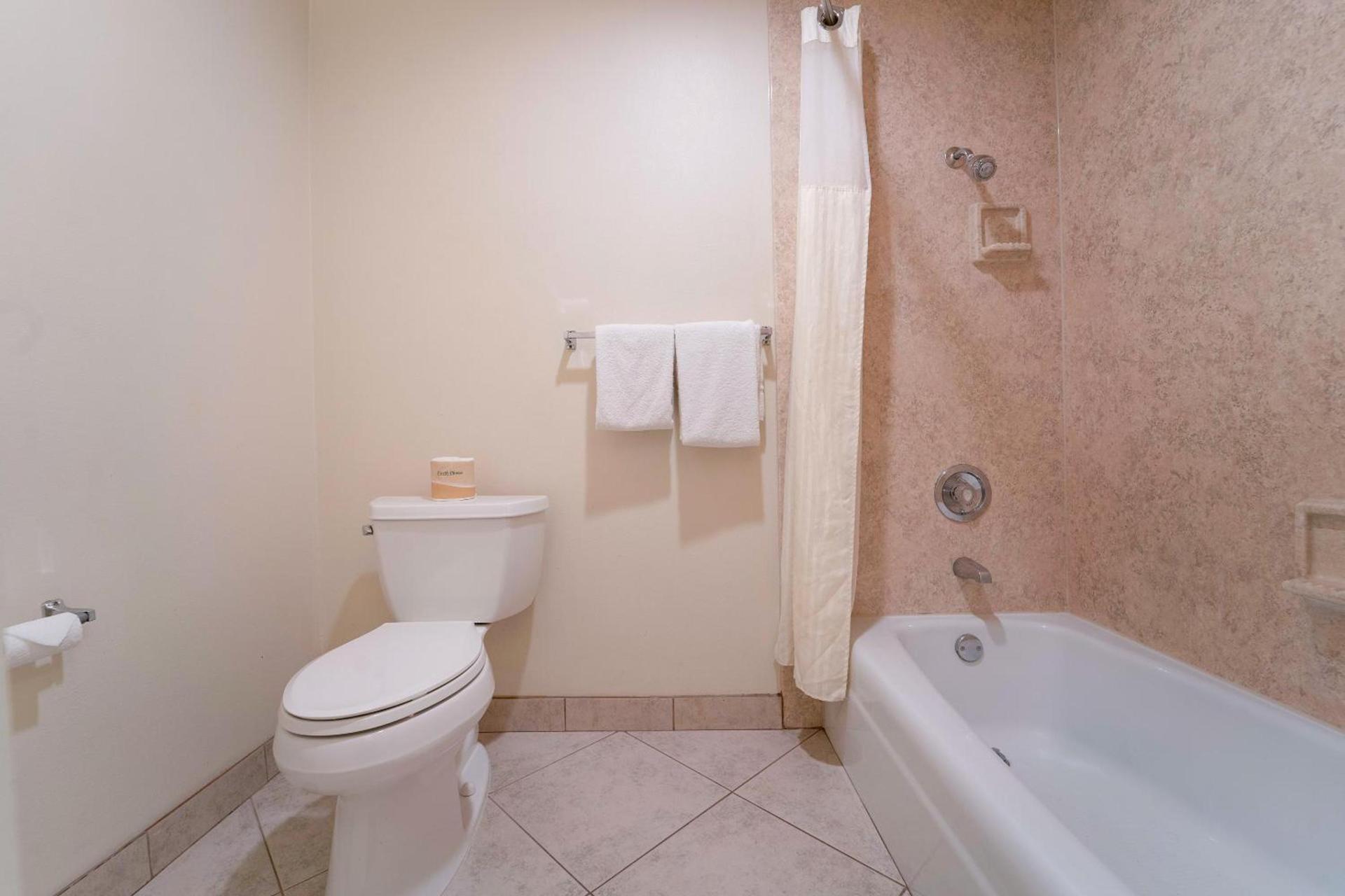 Royal Plaza Inn photo 73