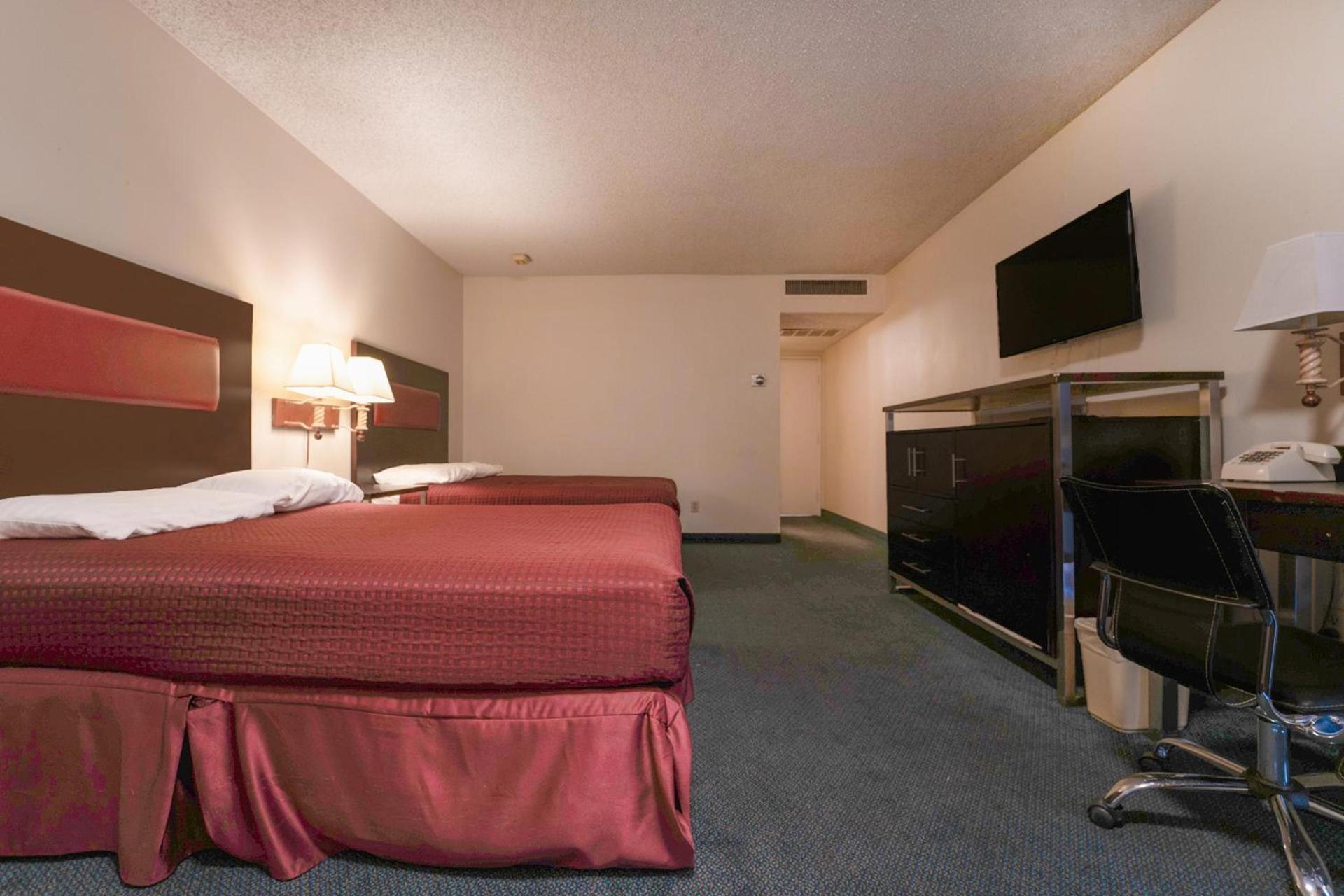 Royal Plaza Inn photo 44