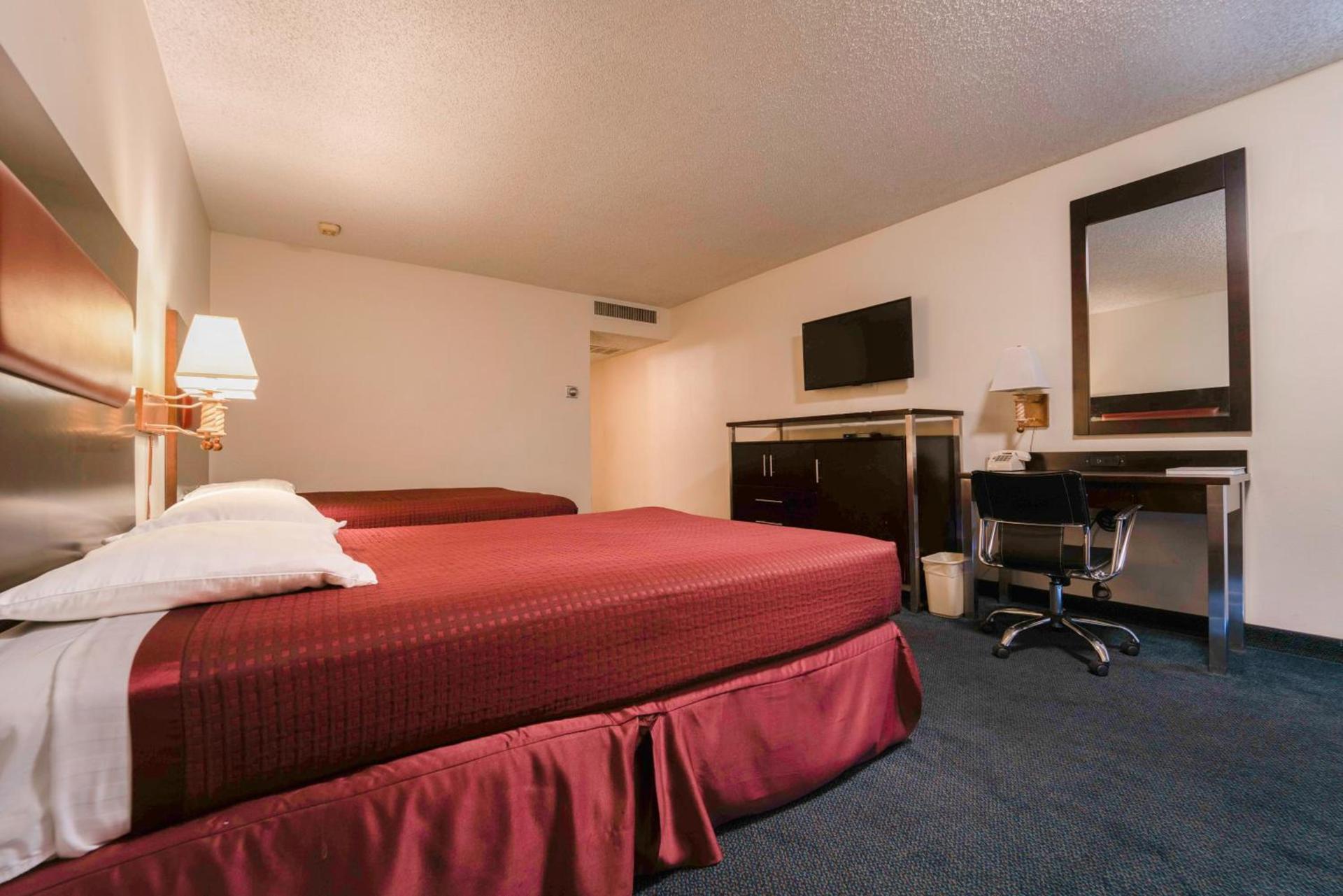 Royal Plaza Inn photo 21
