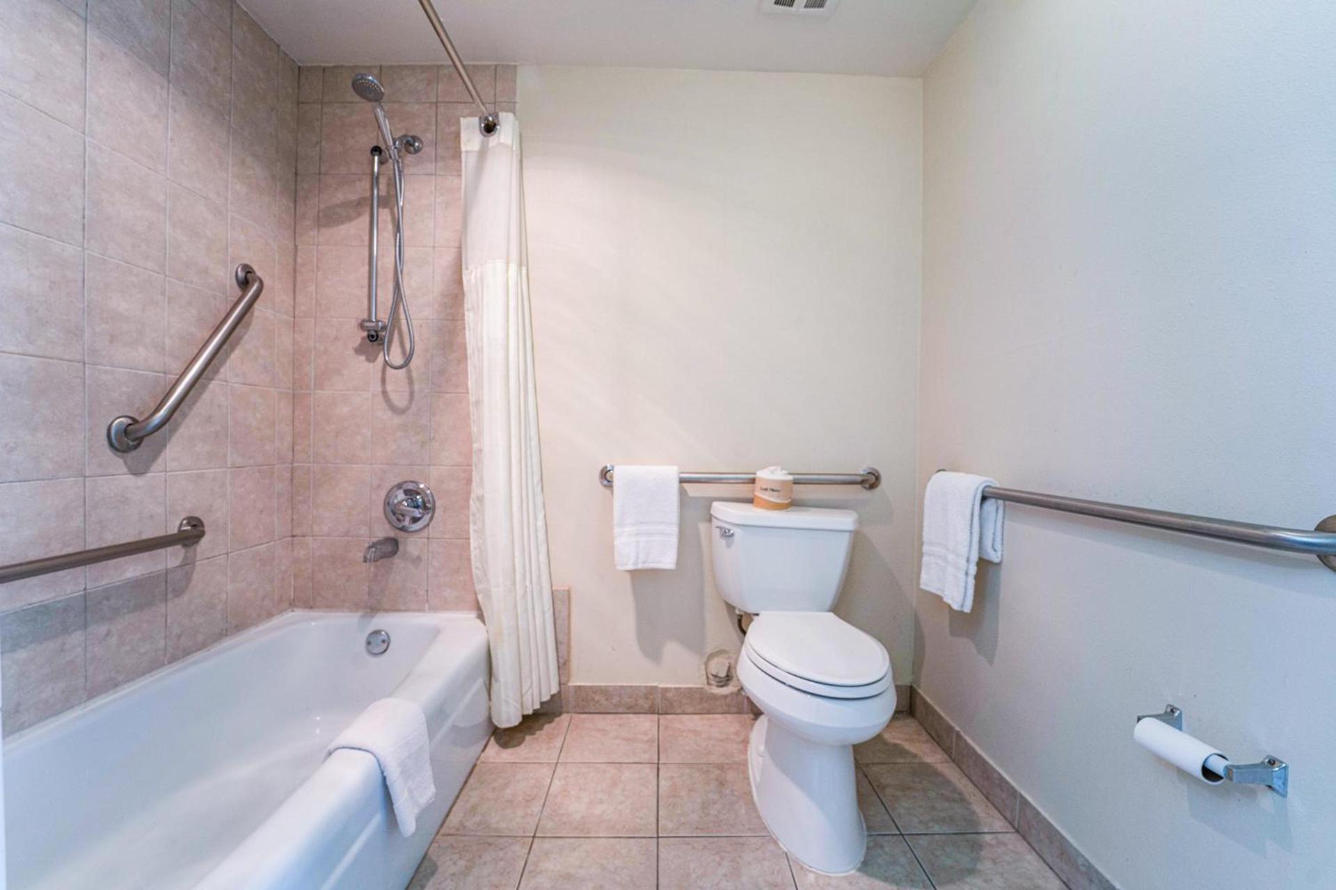 Royal Plaza Inn photo 89