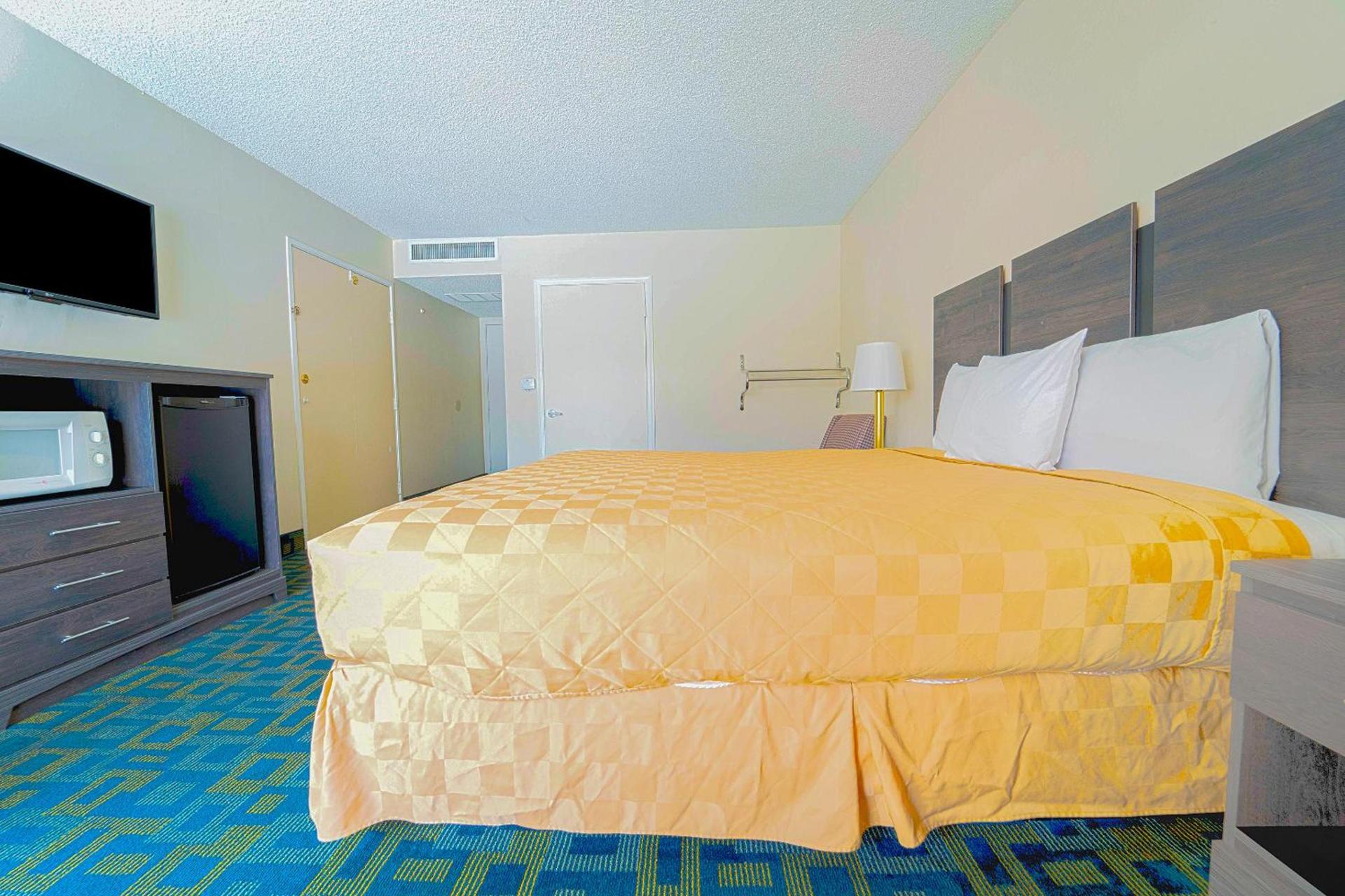 Royal Plaza Inn photo 48