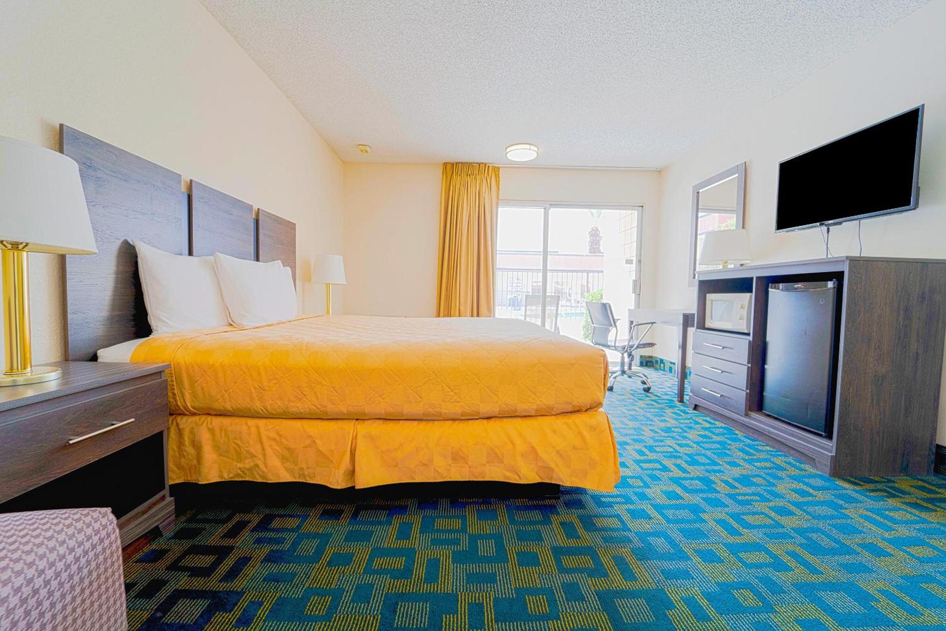 Royal Plaza Inn photo 16