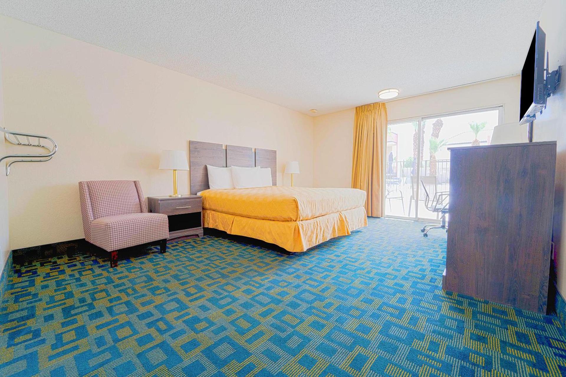Royal Plaza Inn photo 14