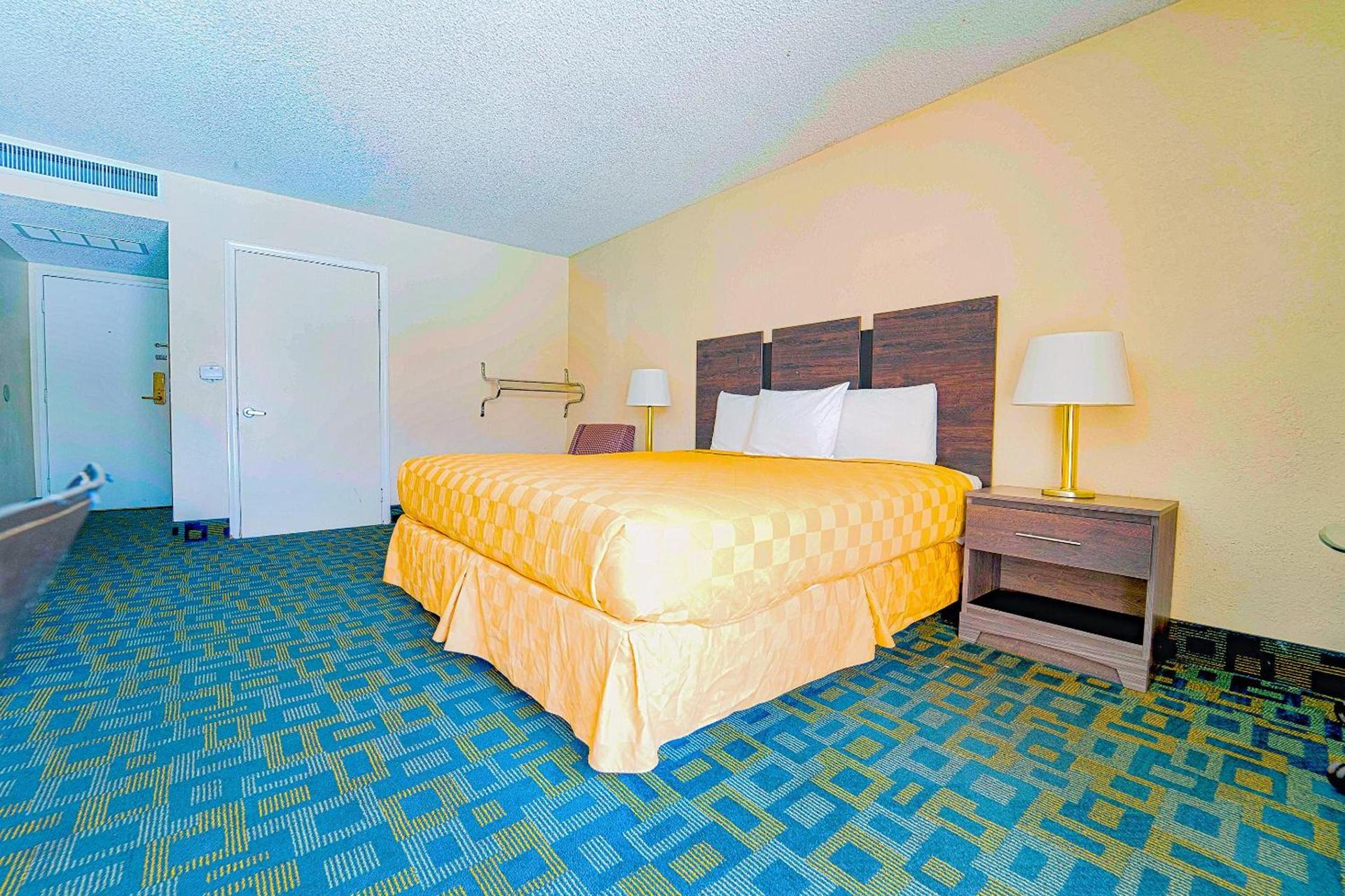Royal Plaza Inn photo 19