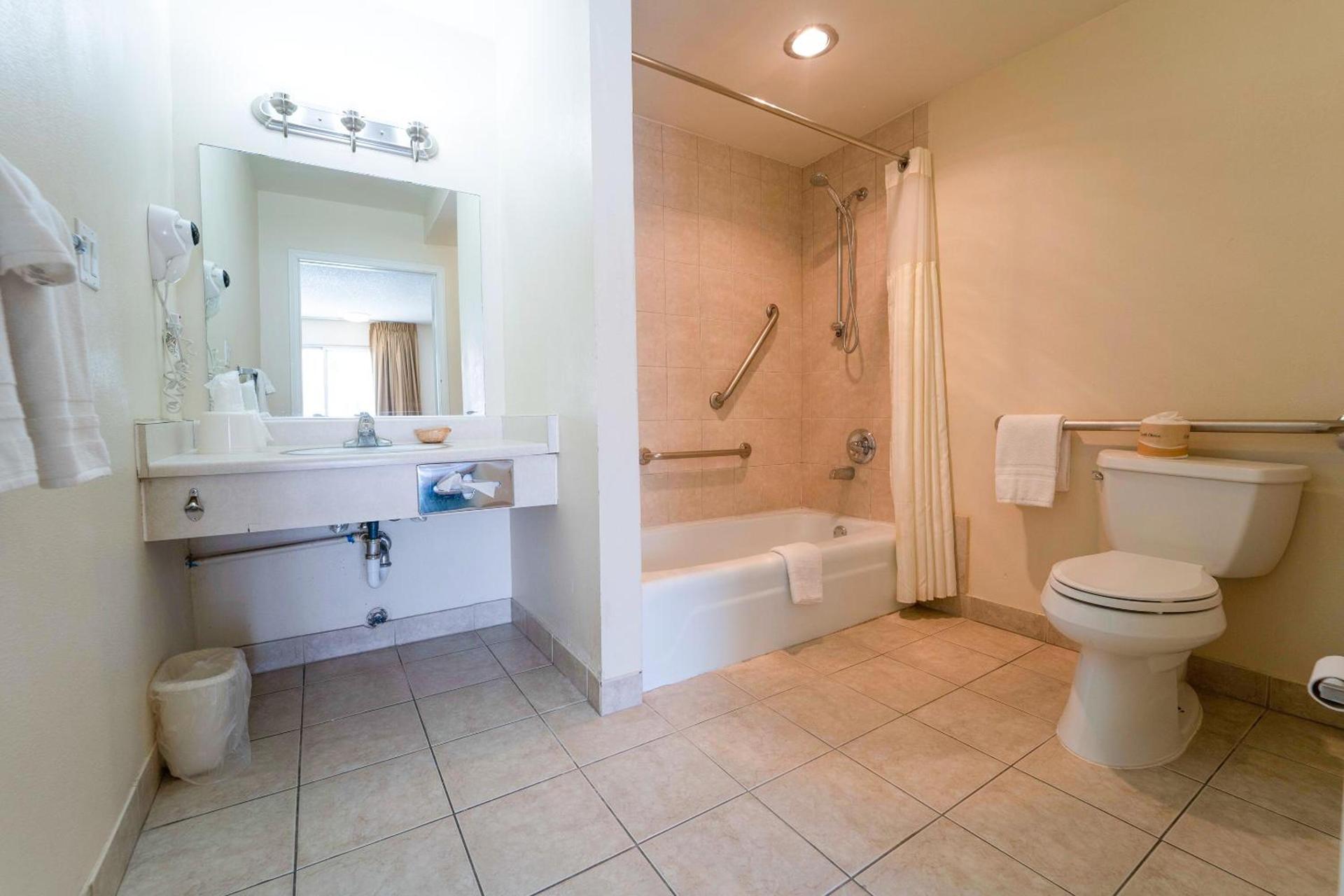 Royal Plaza Inn photo 68