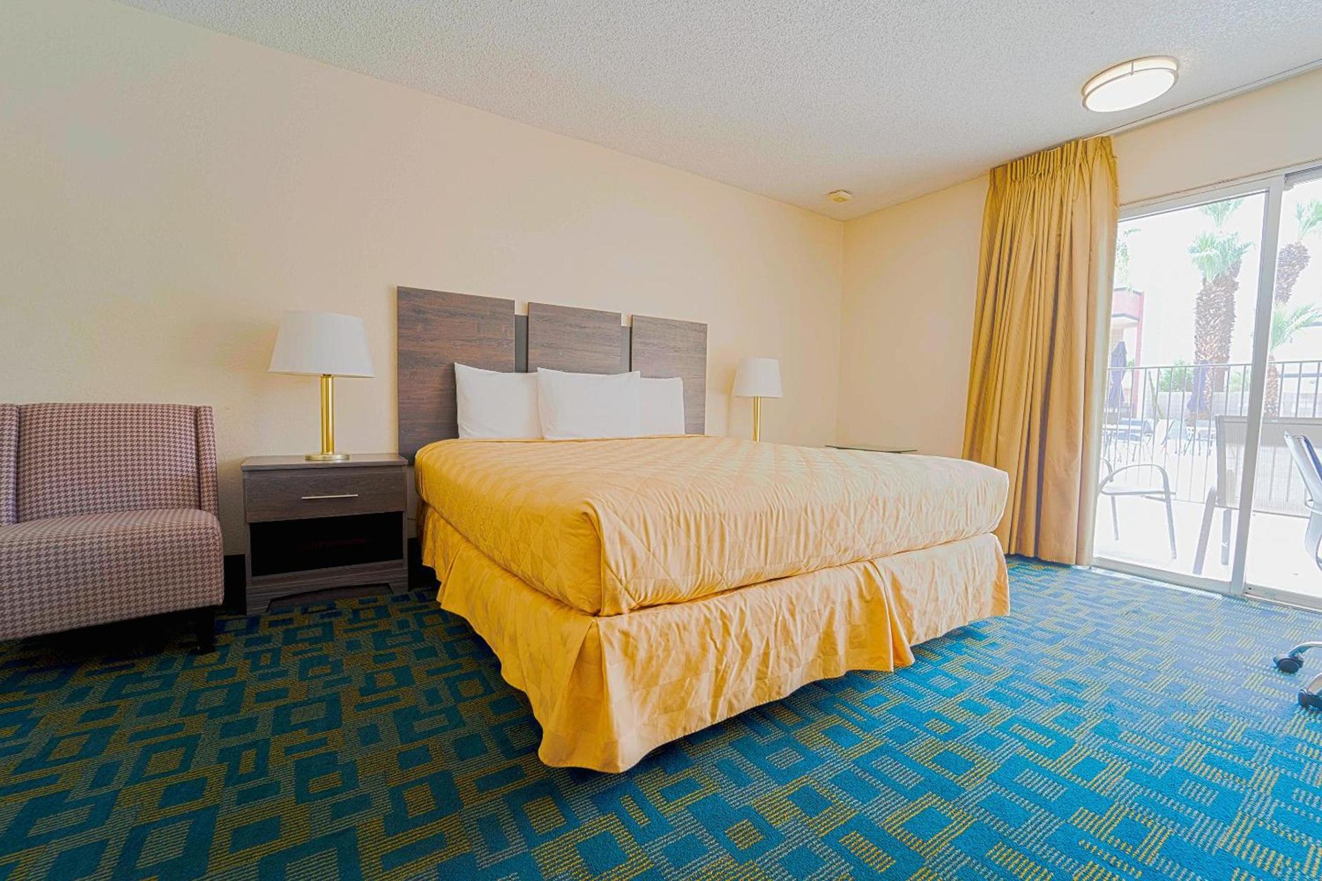 Royal Plaza Inn photo 8