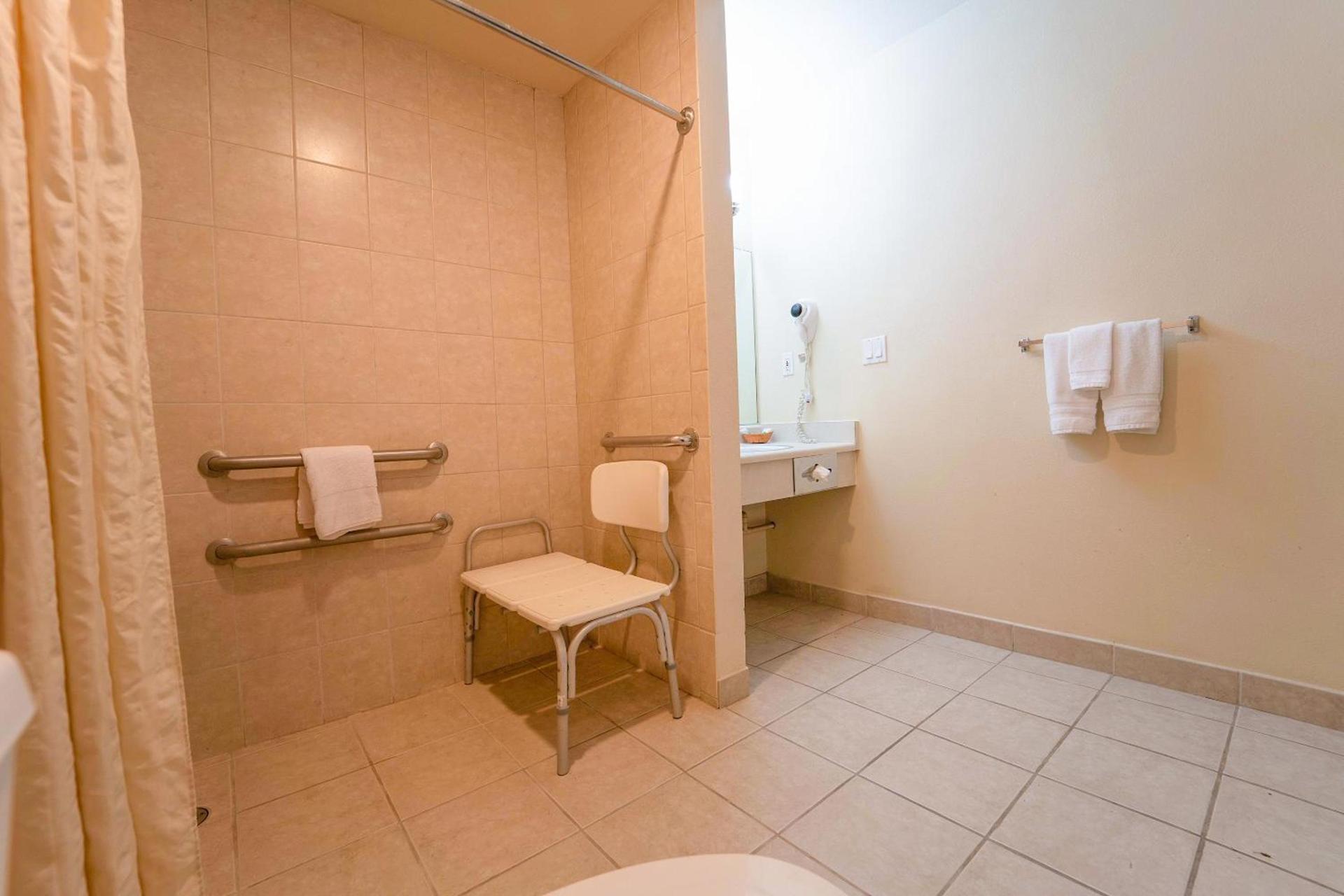 Royal Plaza Inn photo 88