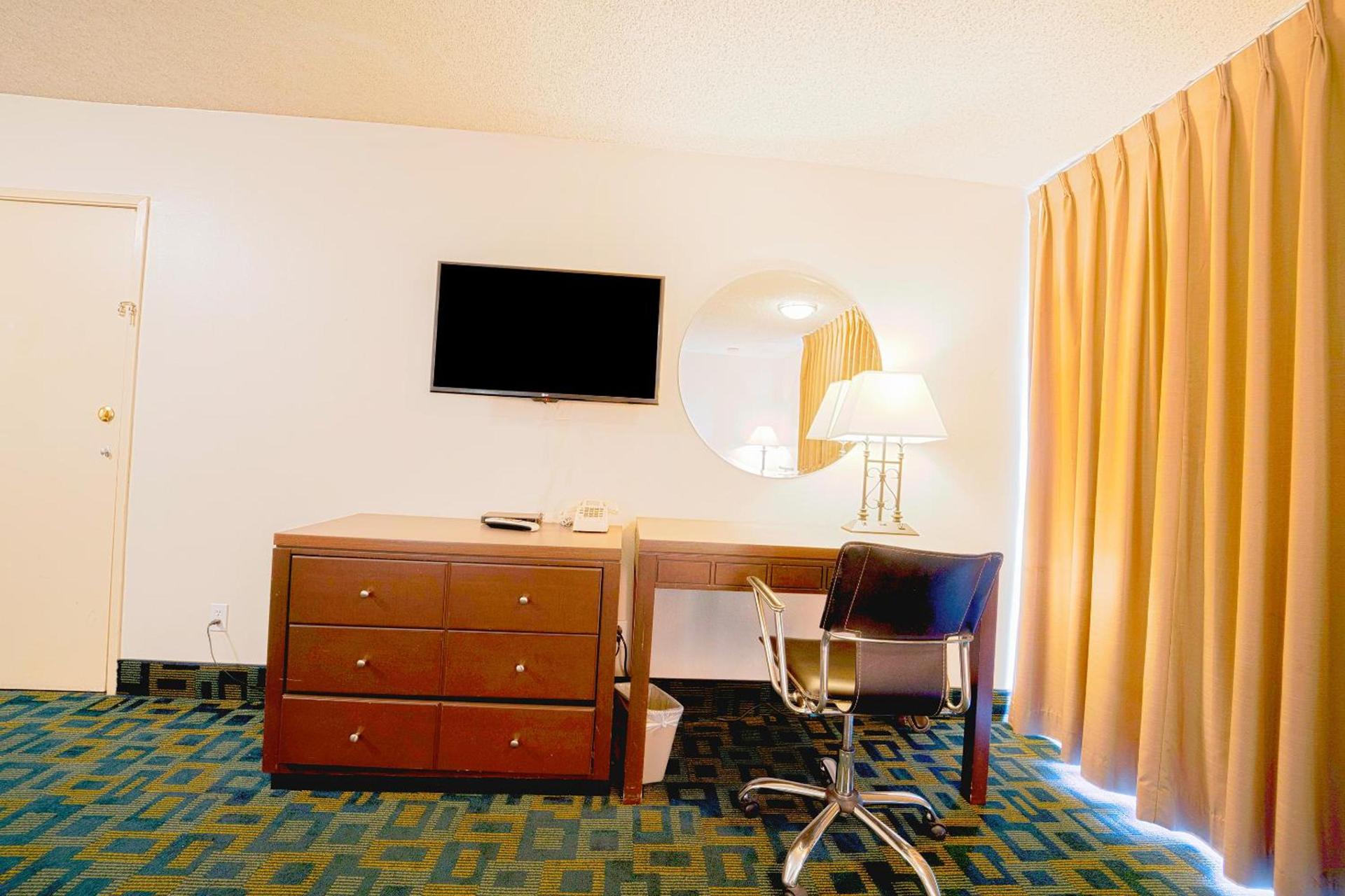 Royal Plaza Inn photo 49