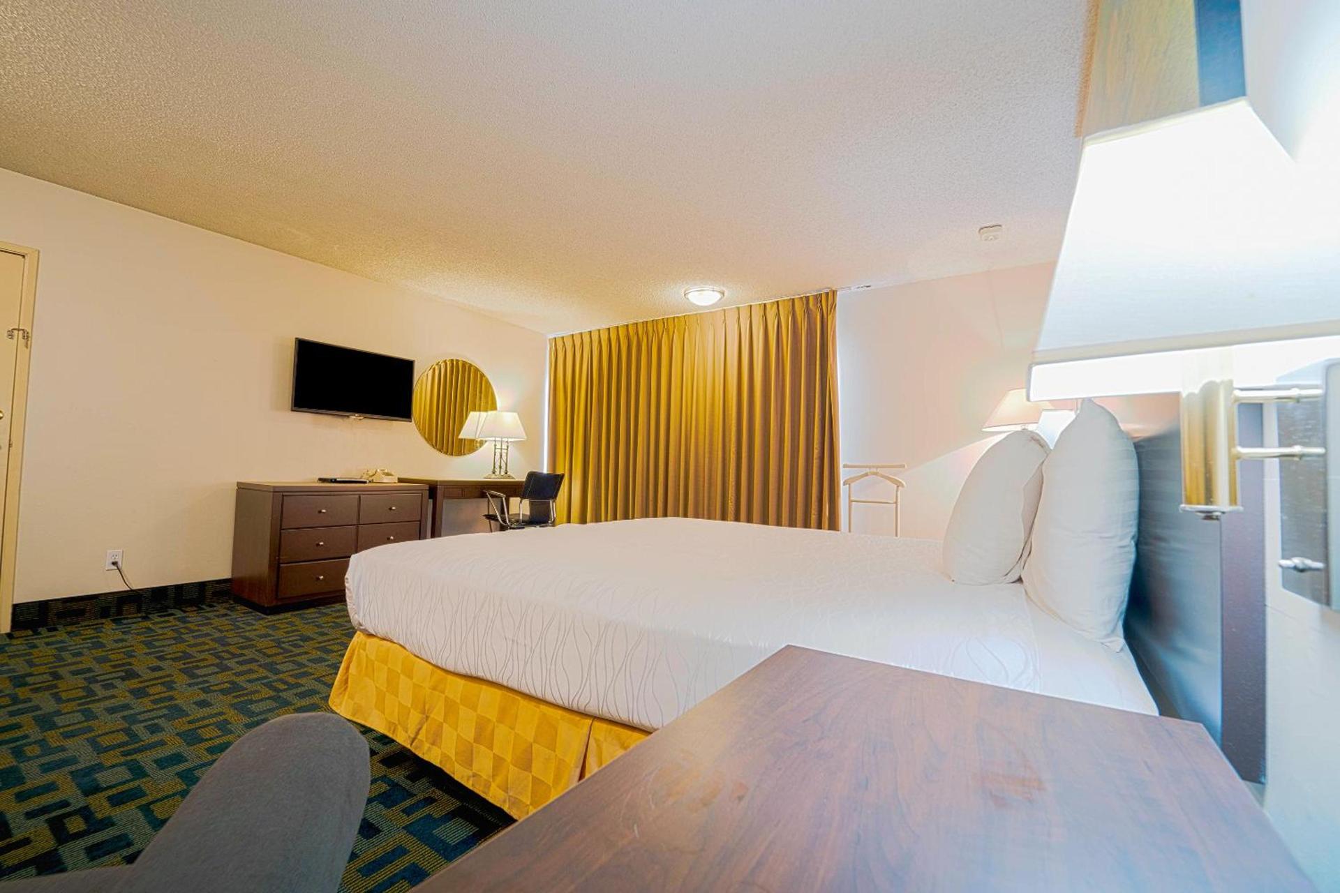 Royal Plaza Inn photo 51