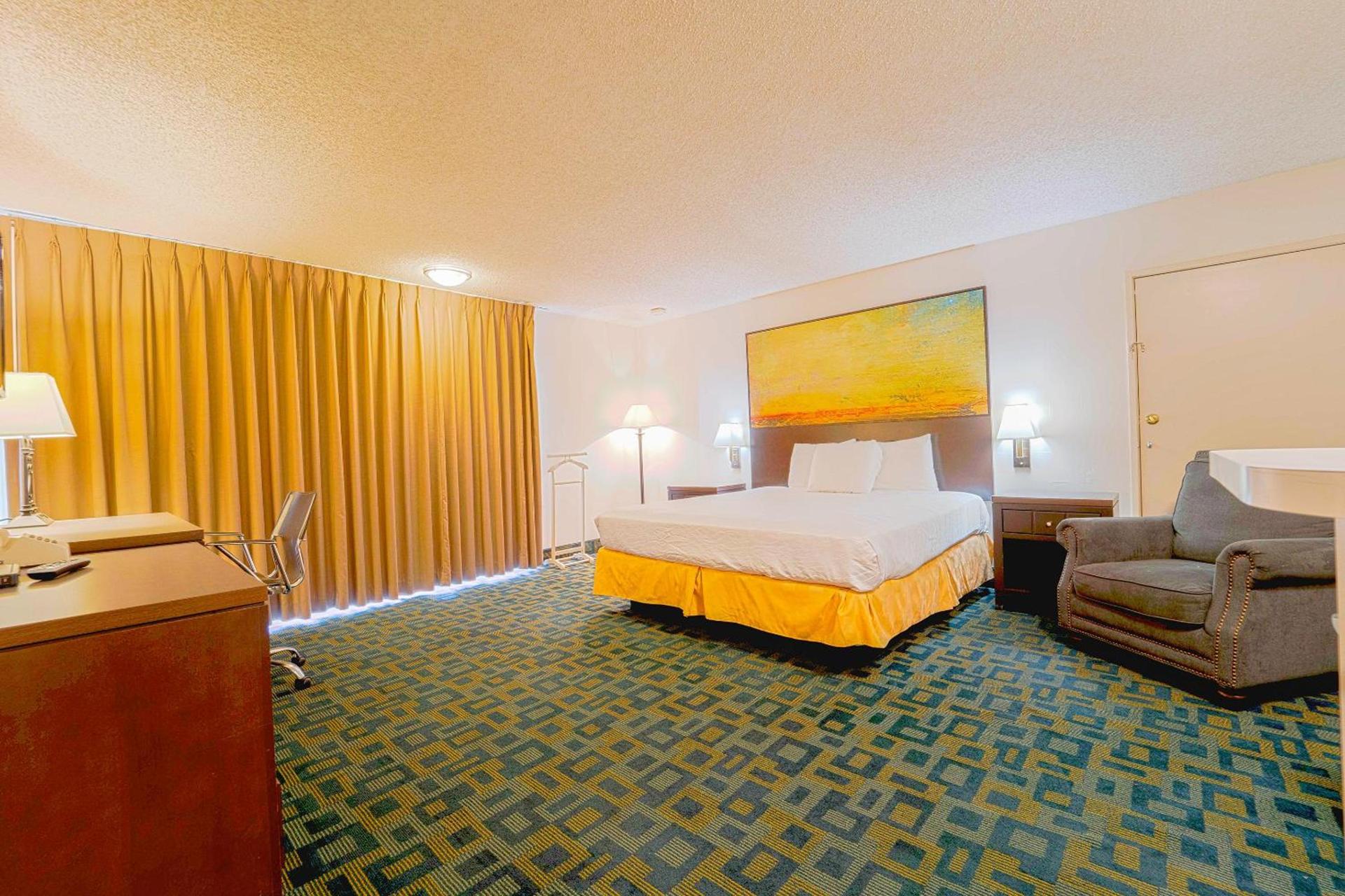 Royal Plaza Inn photo 17