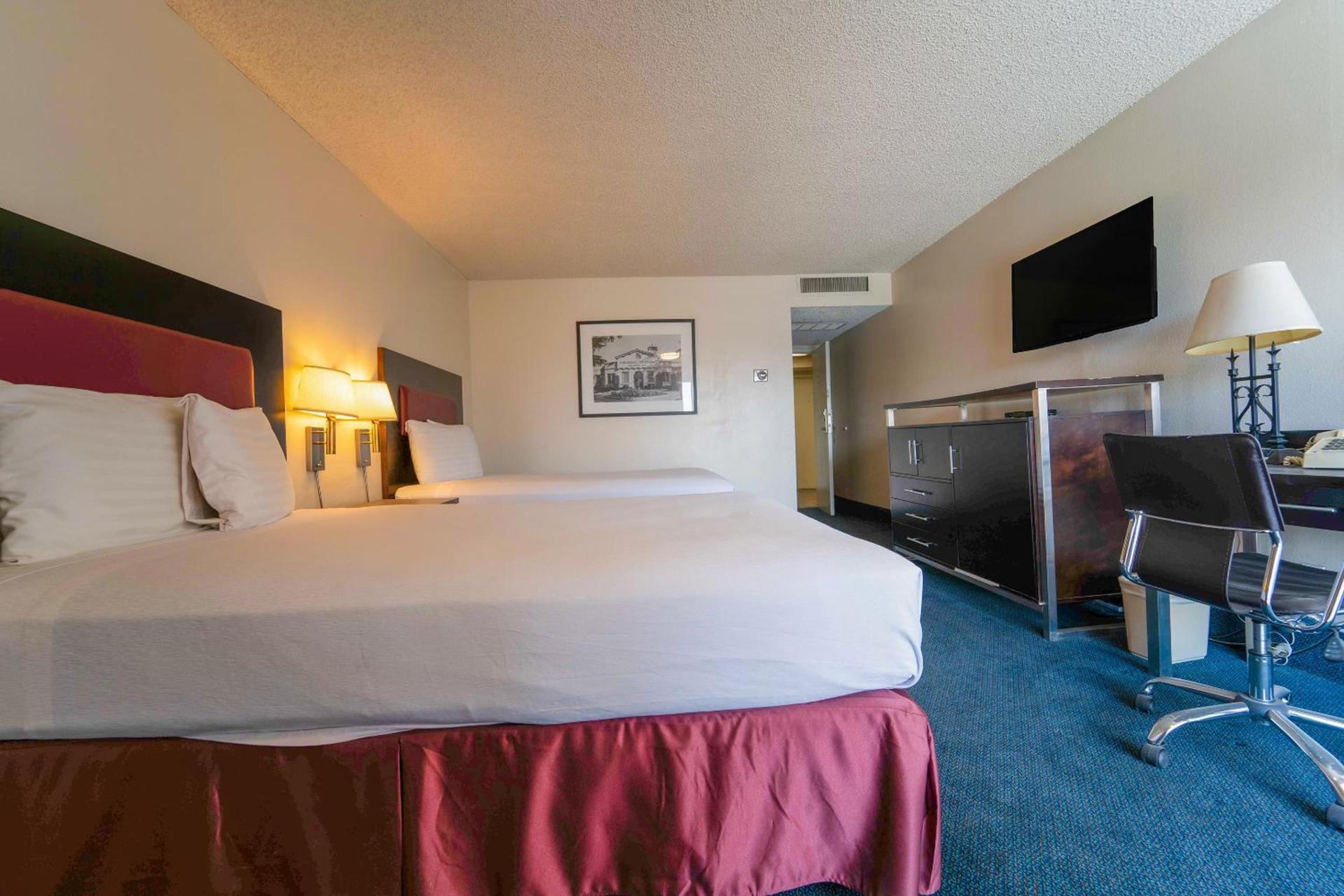 Royal Plaza Inn photo 54