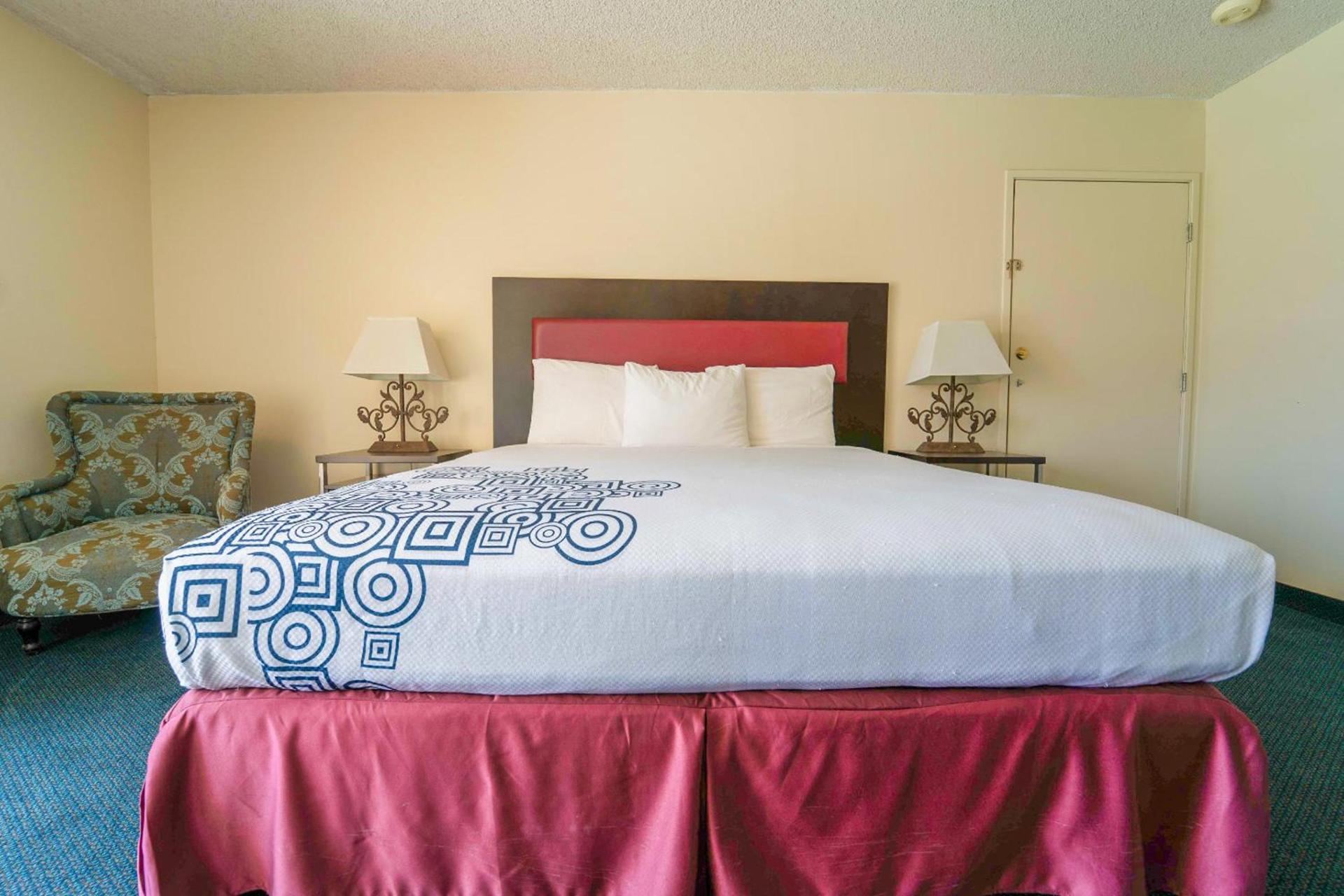 Royal Plaza Inn photo 55