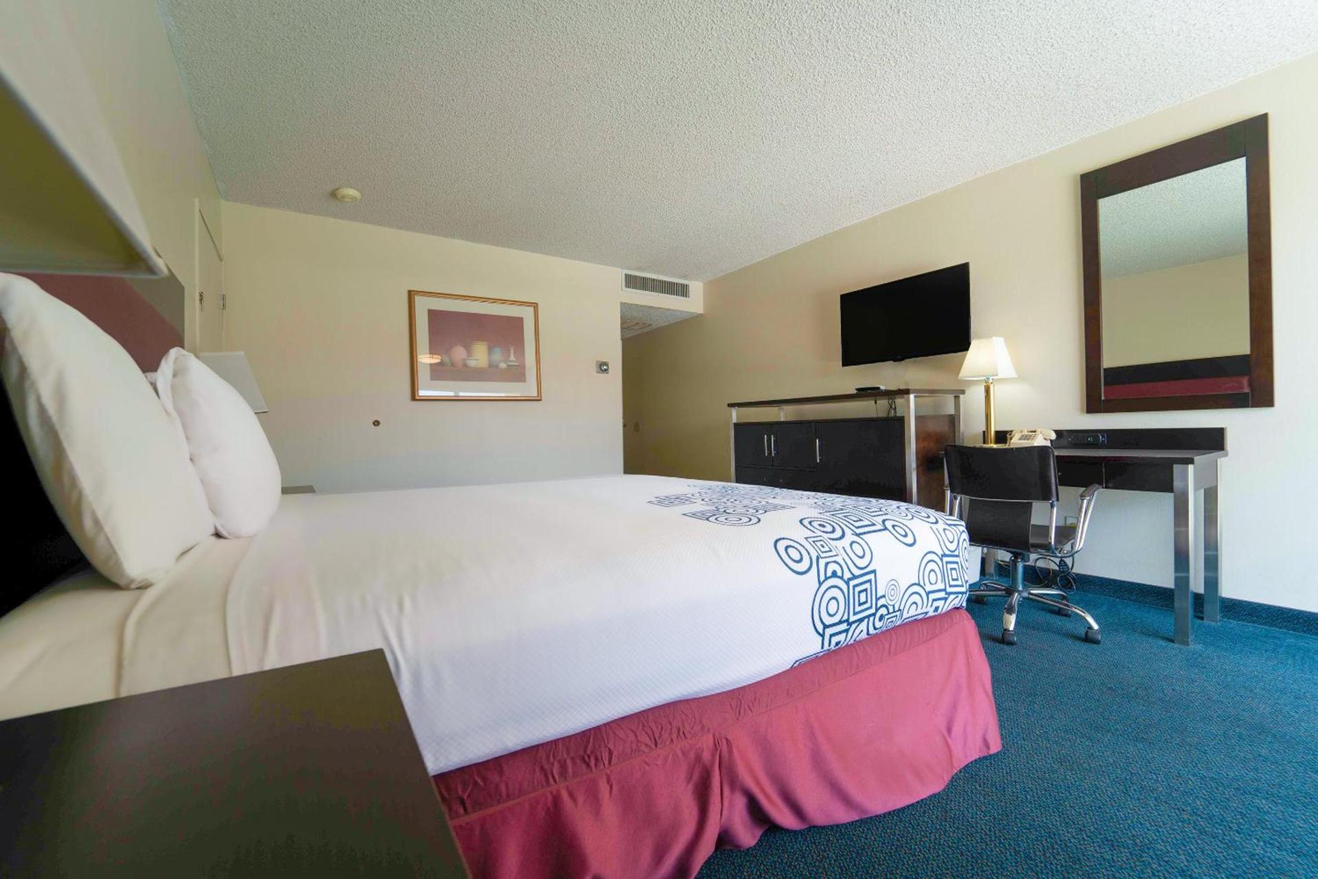 Royal Plaza Inn photo 56