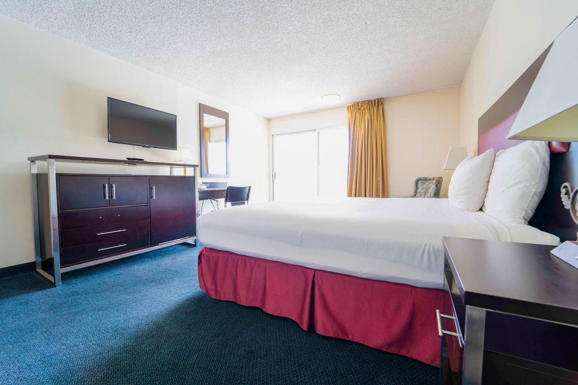 Royal Plaza Inn photo 47