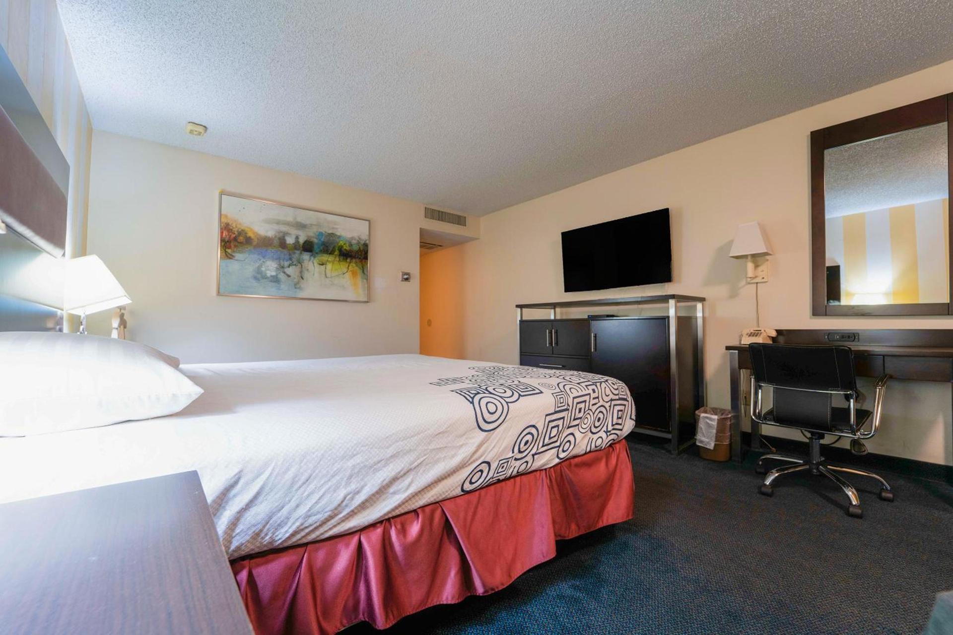 Royal Plaza Inn photo 61