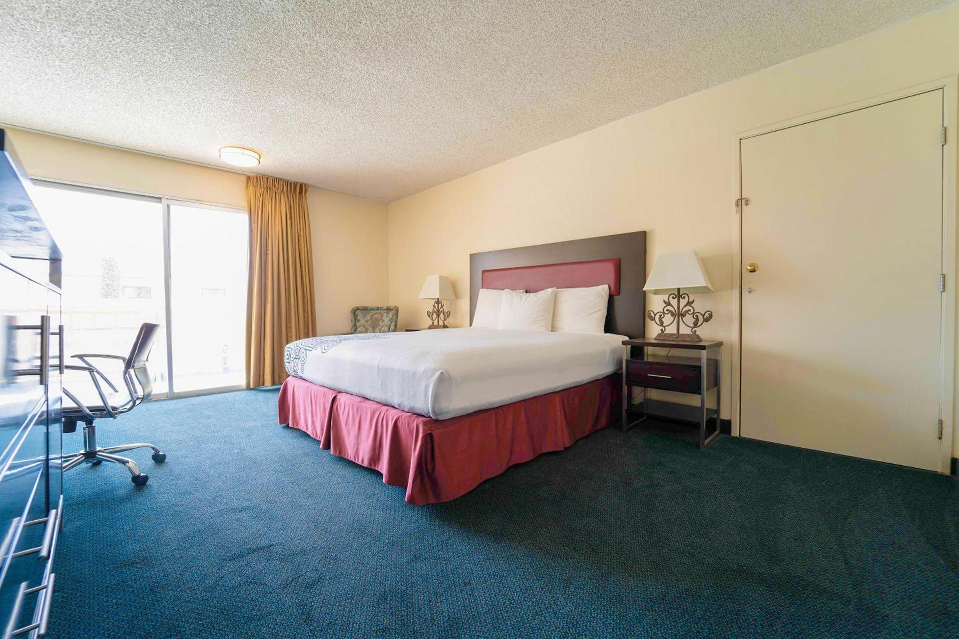 Royal Plaza Inn photo 46
