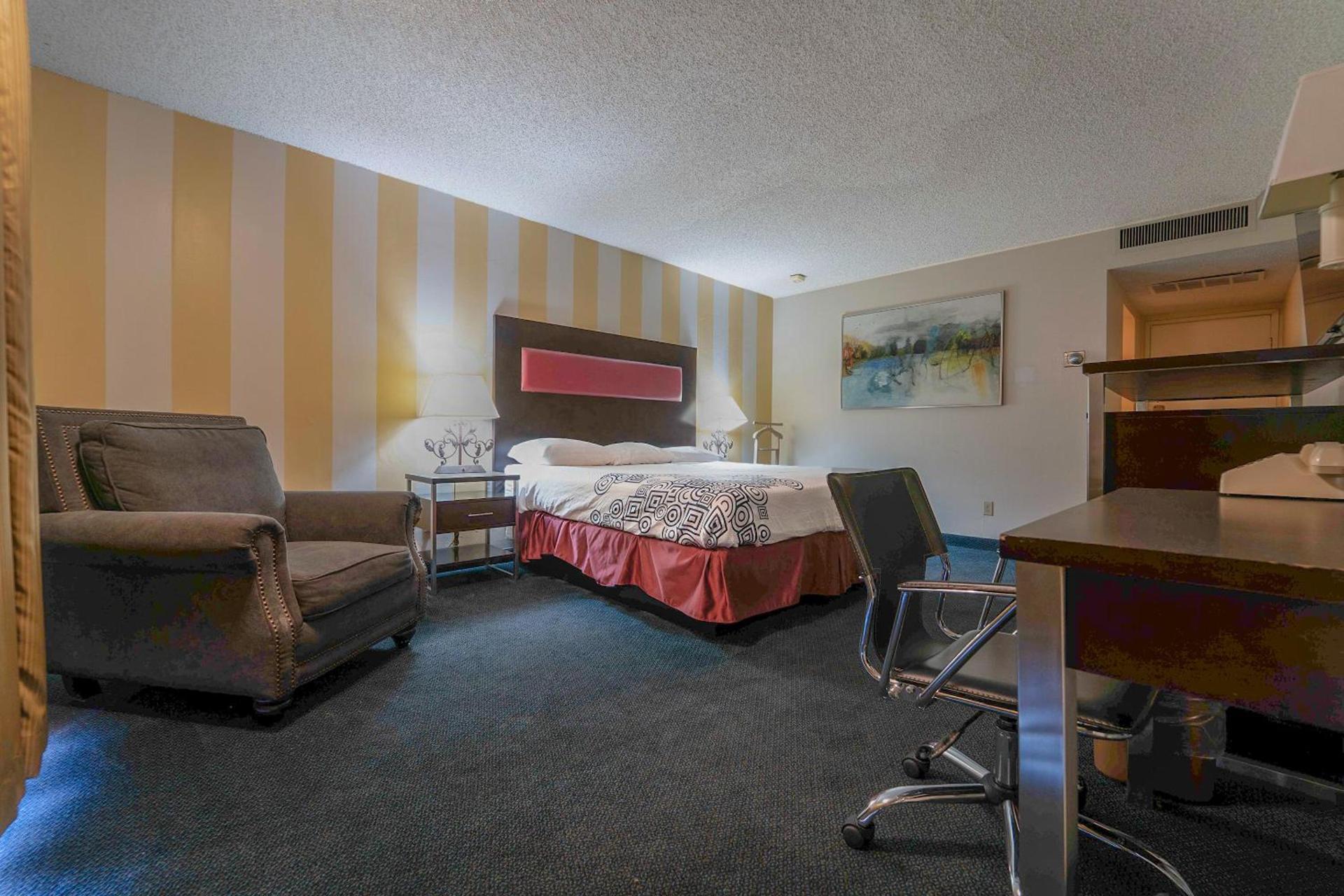 Royal Plaza Inn photo 66