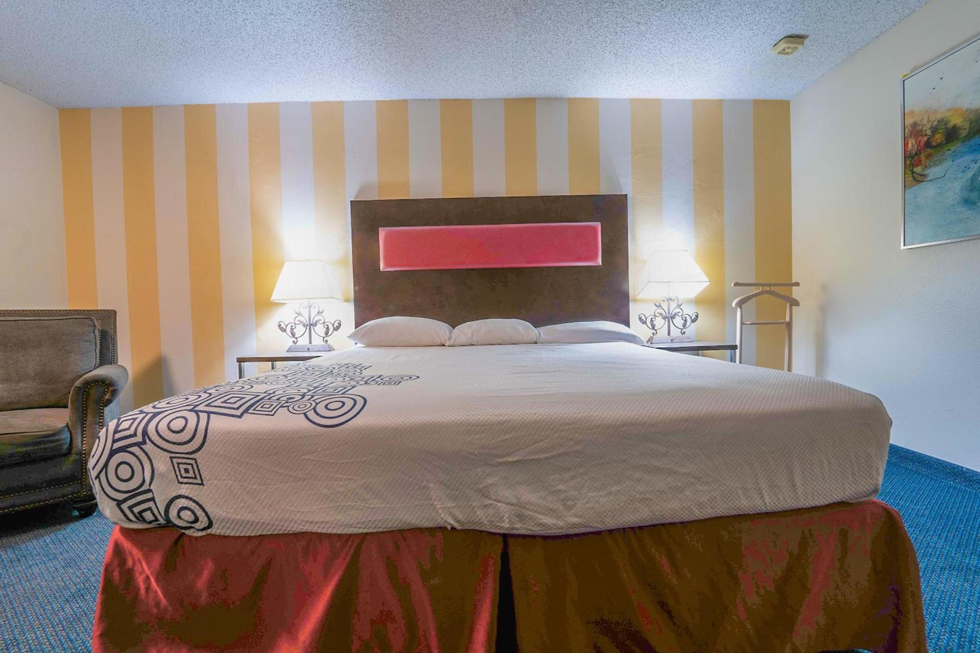 Royal Plaza Inn photo 62