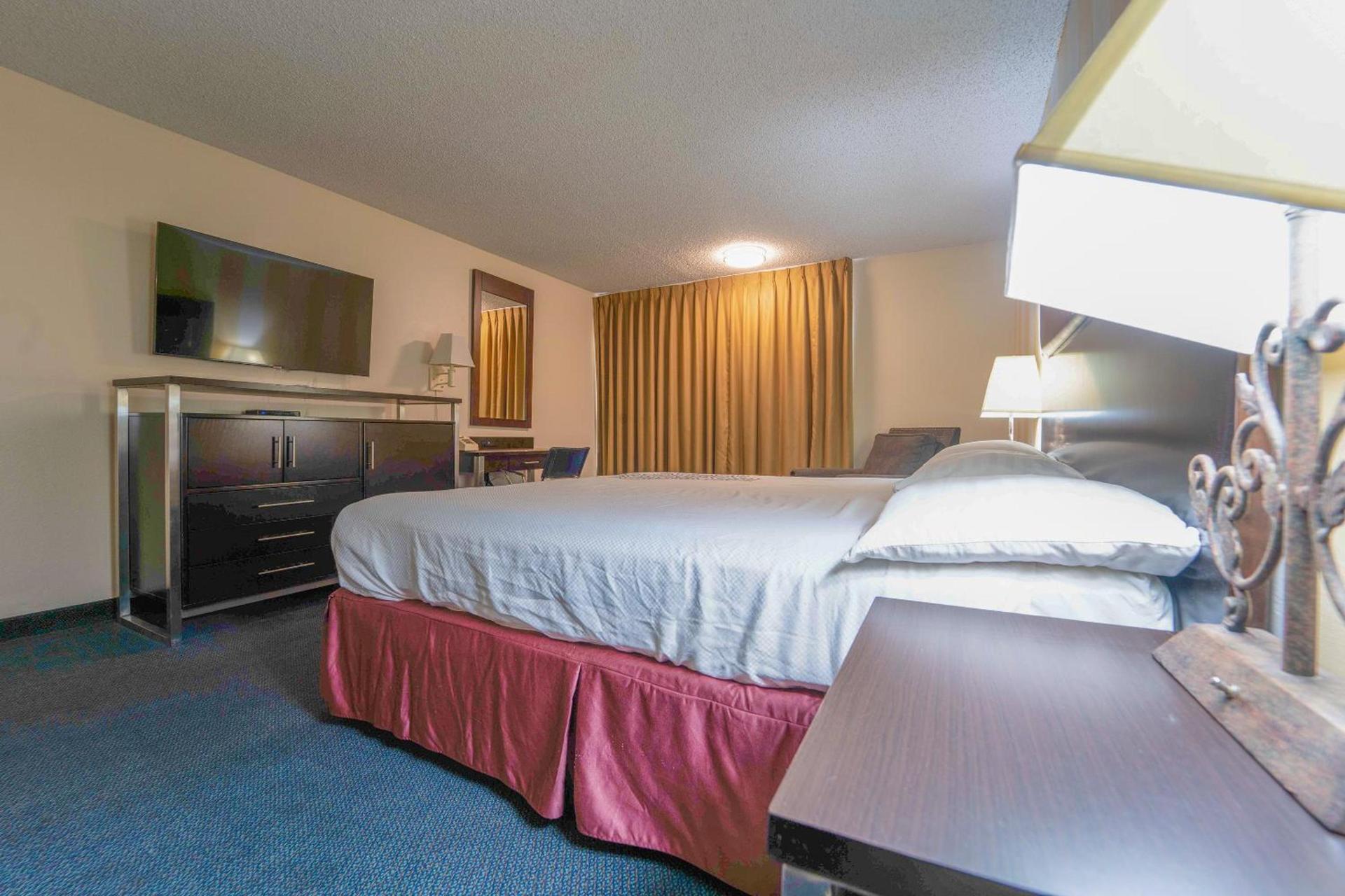 Royal Plaza Inn photo 63