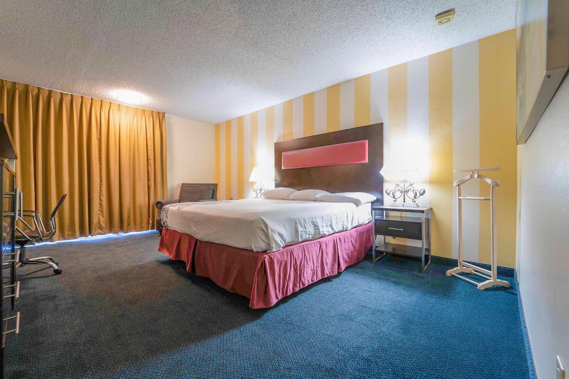 Royal Plaza Inn photo 57
