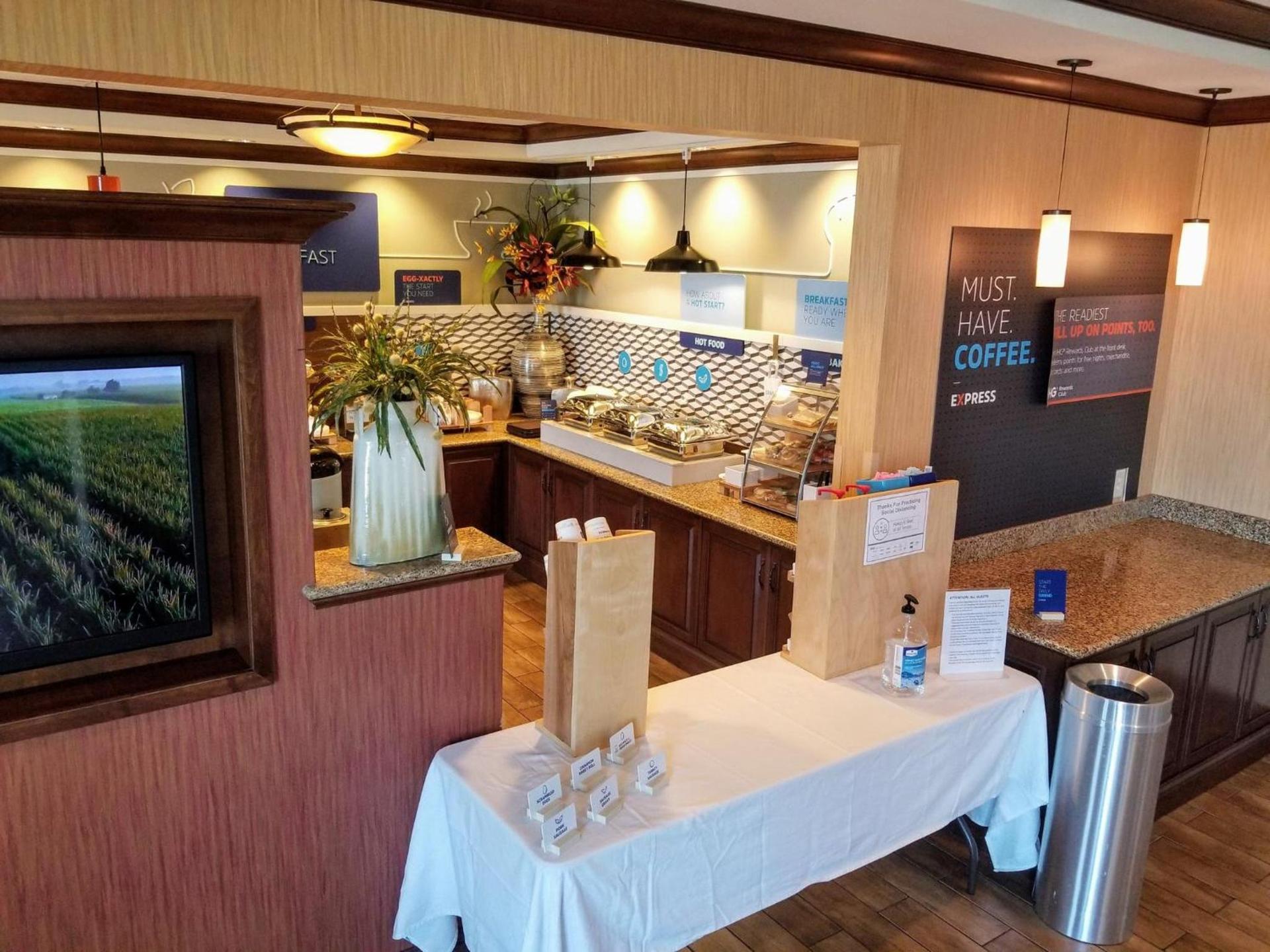 Holiday Inn Express & Suites Paducah West by IHG photo 9