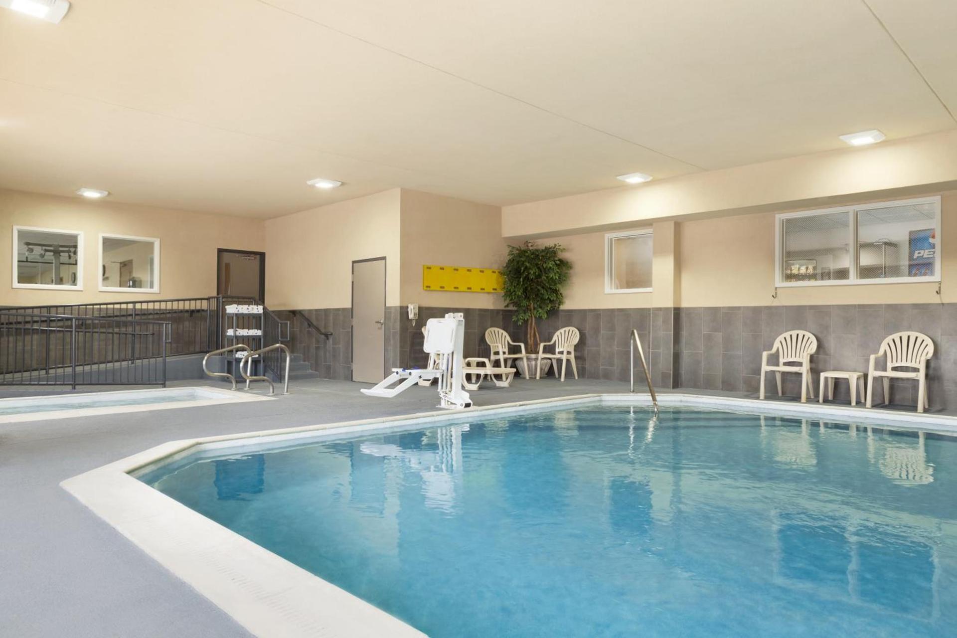 Country Inn & Suites by Radisson, Georgetown, KY photo 38