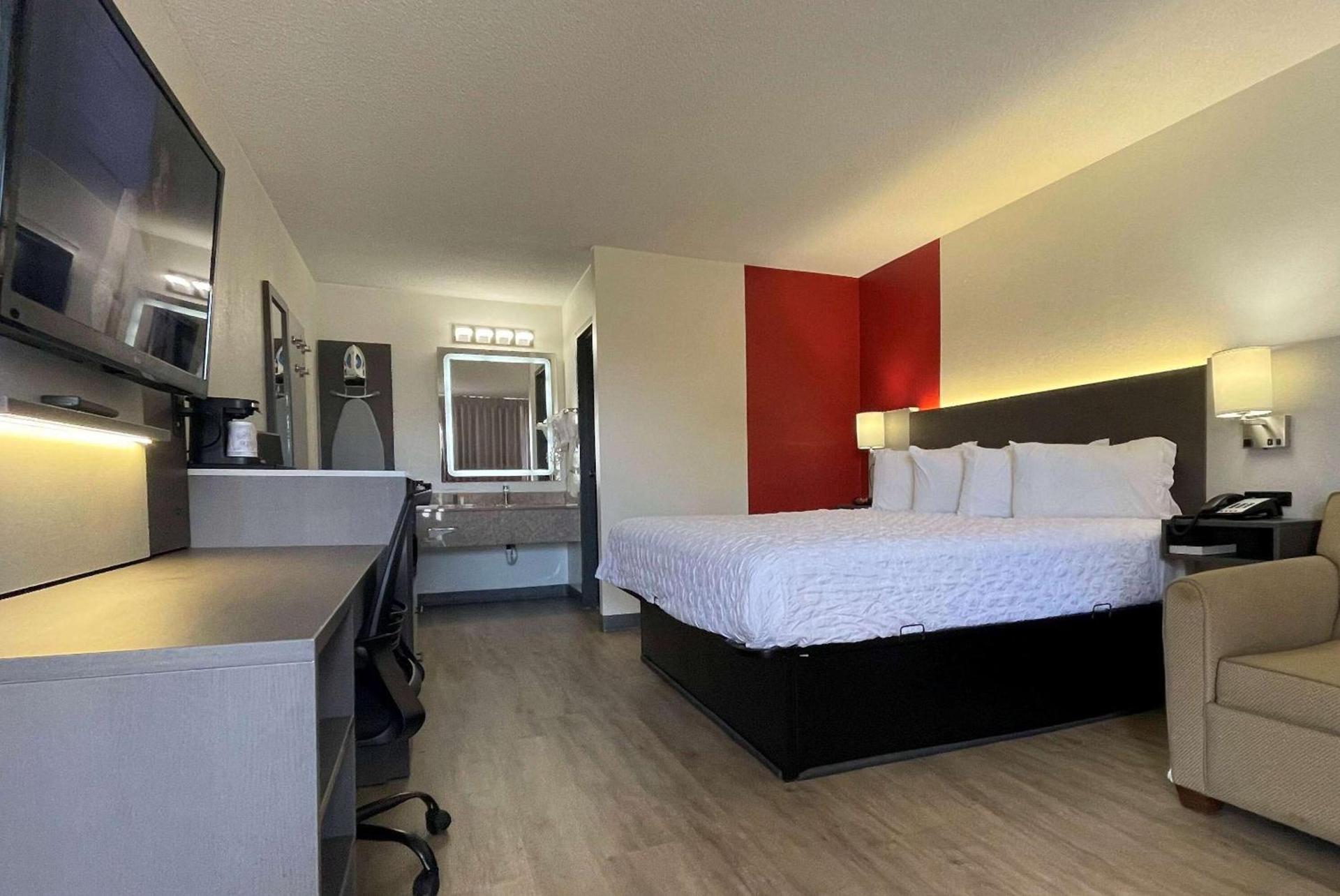 Ramada by Wyndham Harrisonburg photo 6
