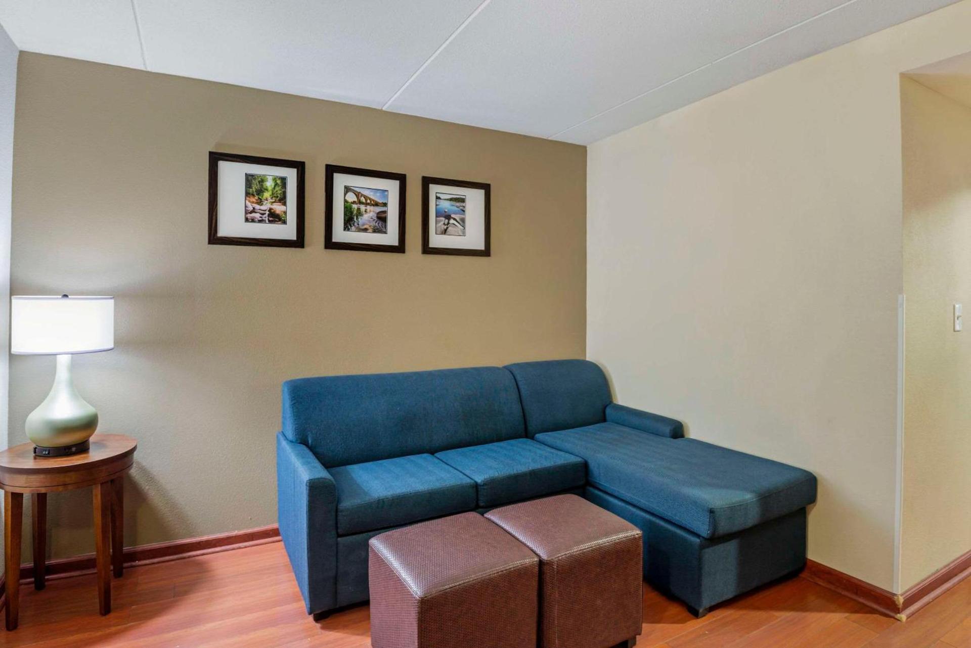 Comfort Suites At Virginia Center Commons photo 24
