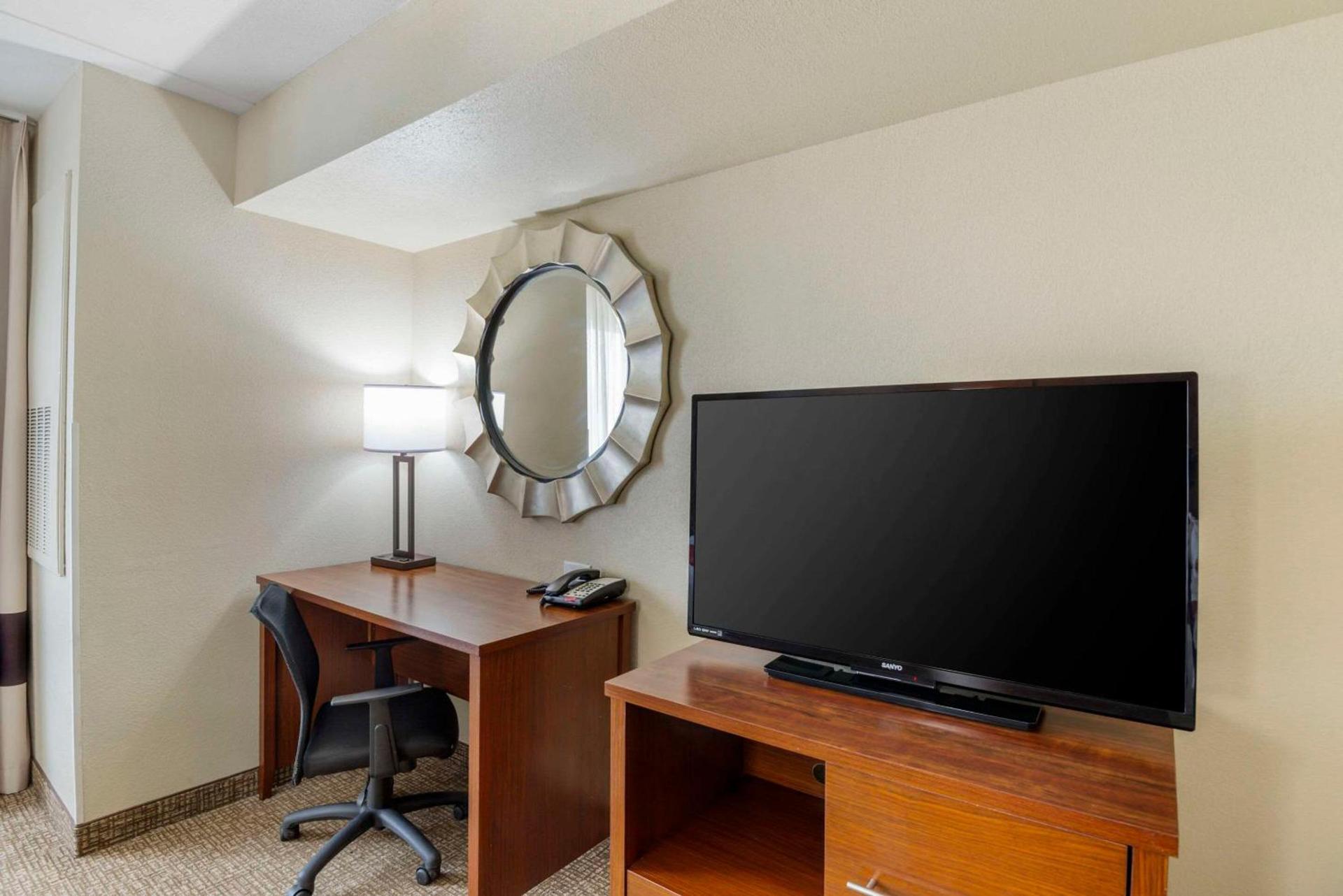 Comfort Suites At Virginia Center Commons photo 25