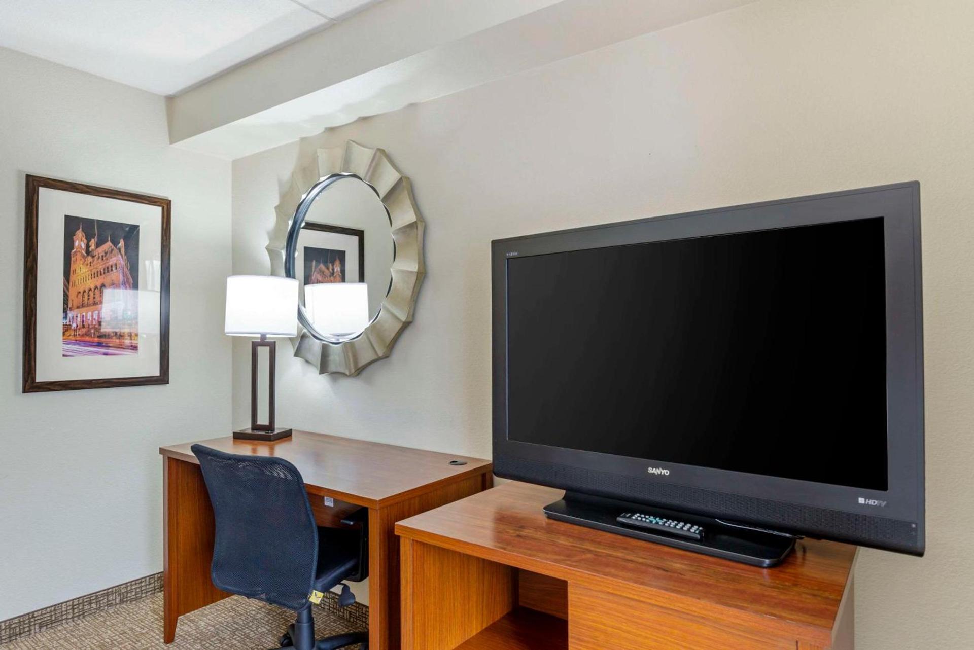 Comfort Suites At Virginia Center Commons photo 28