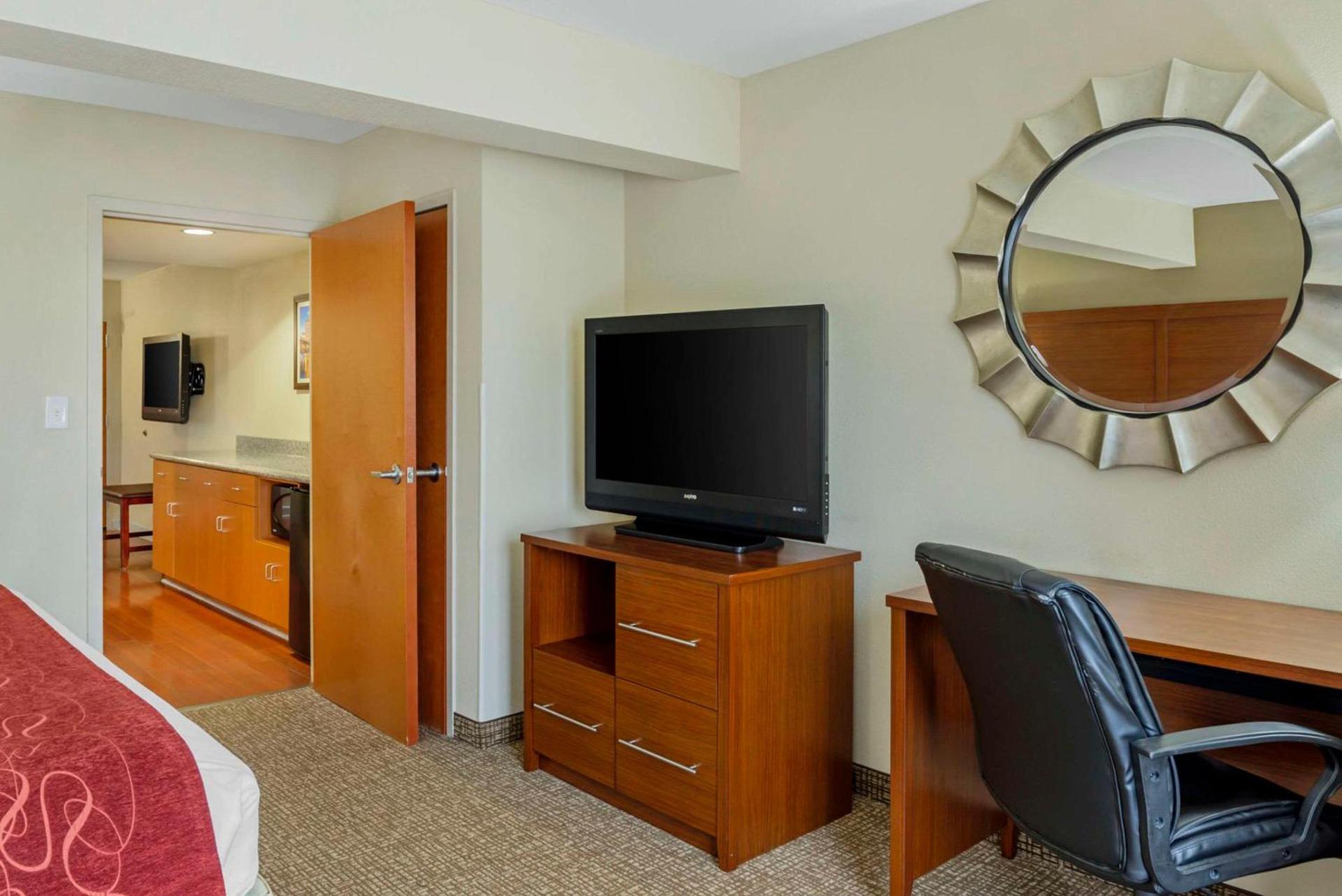 Comfort Suites At Virginia Center Commons photo 2