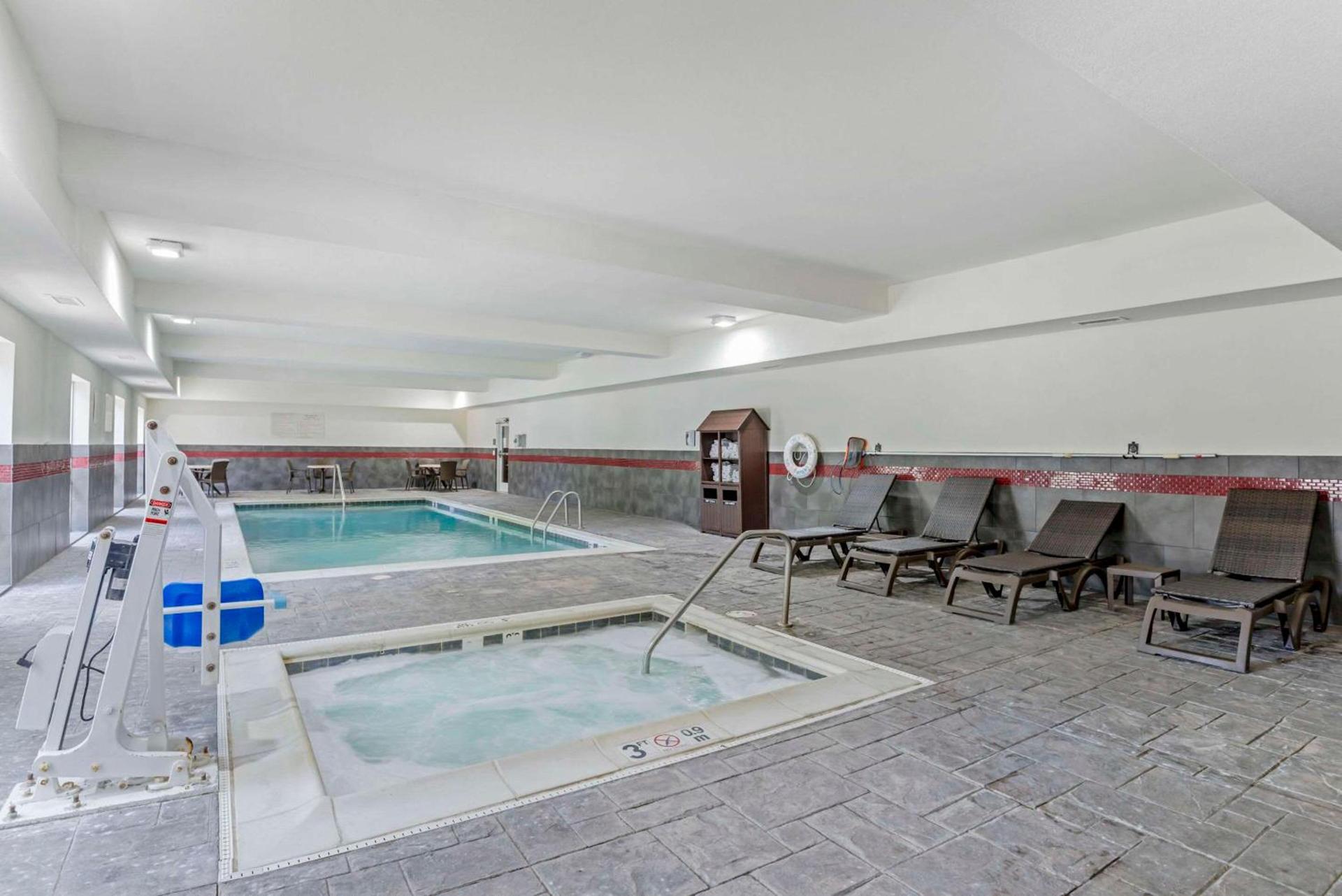 Comfort Suites At Virginia Center Commons photo 37